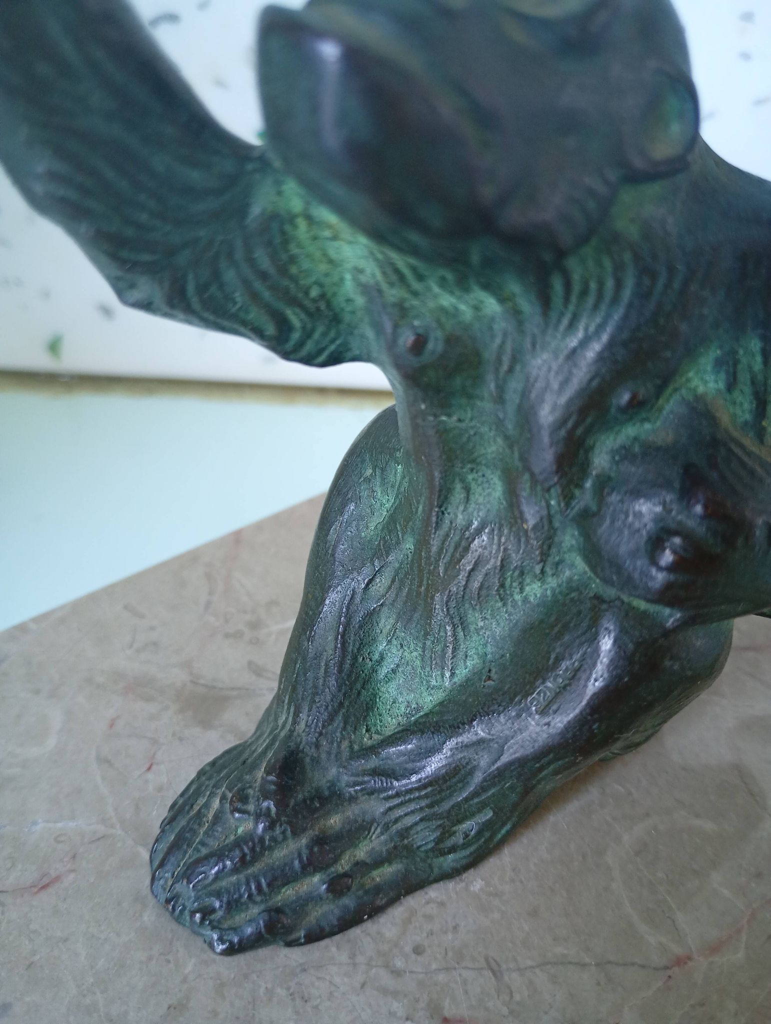 Bronze animalier Orangutan signed Henri Rischmann with a marble base.