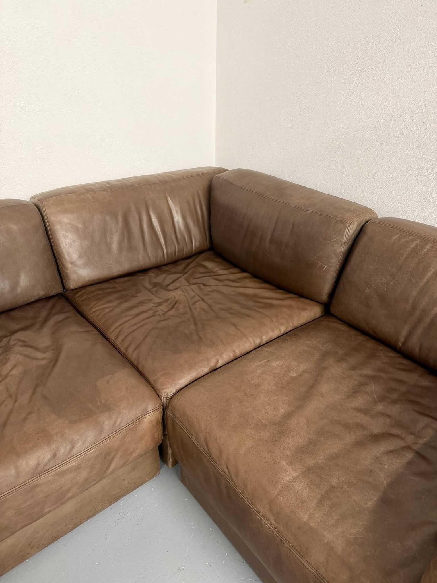 Canapé d’angle modulable DS-76 en cuir marron design De Sede année 80 