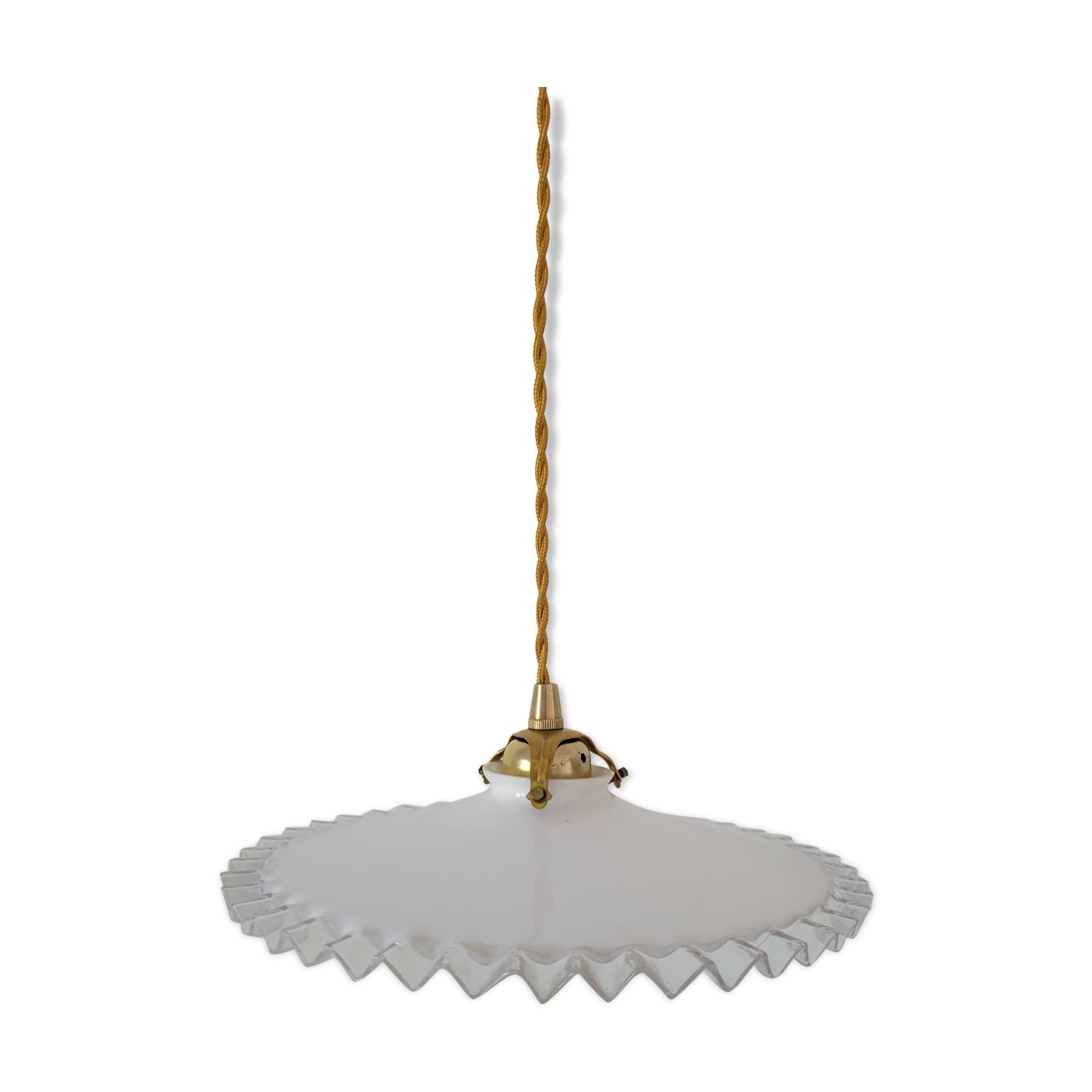 Serrated opaline suspension