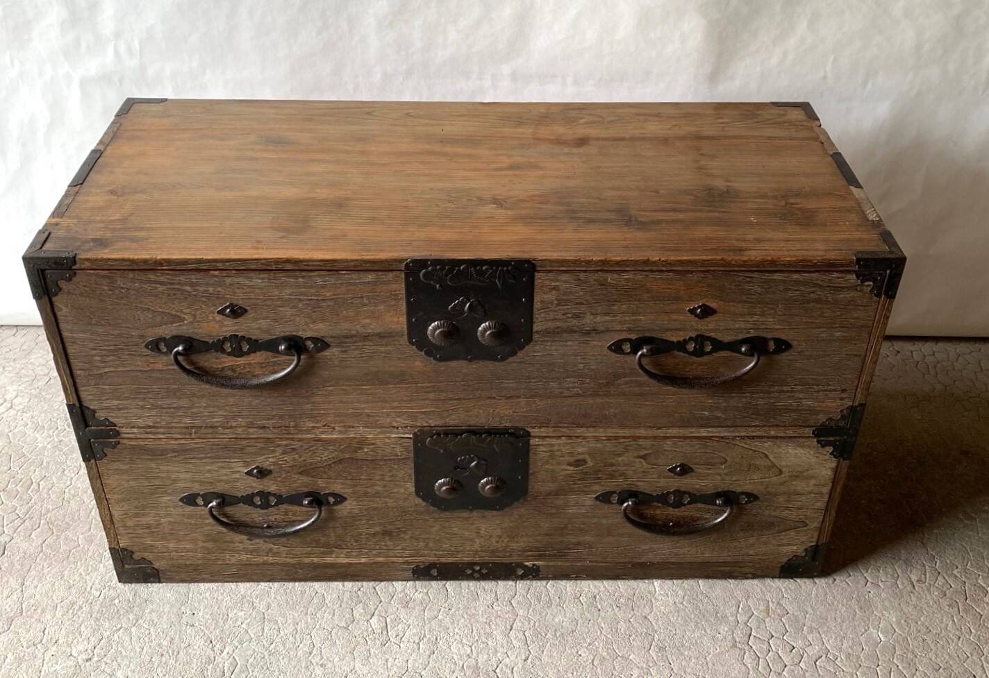 Japanese chest of drawers (tansu)