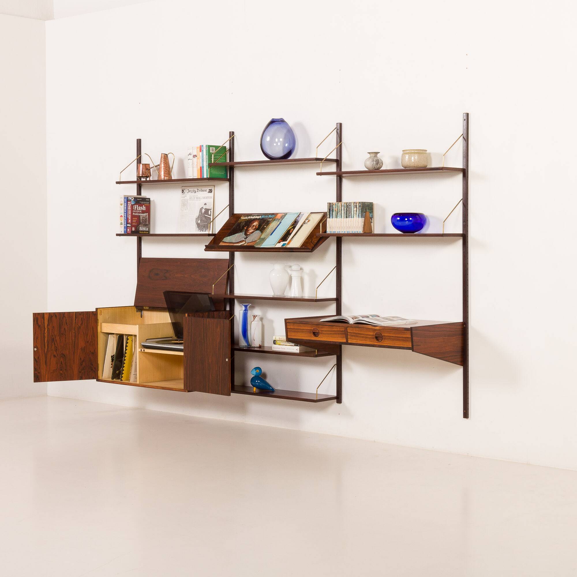 Hansen and Guldborg rosewood wall unit with a desk, Denmark 1960s