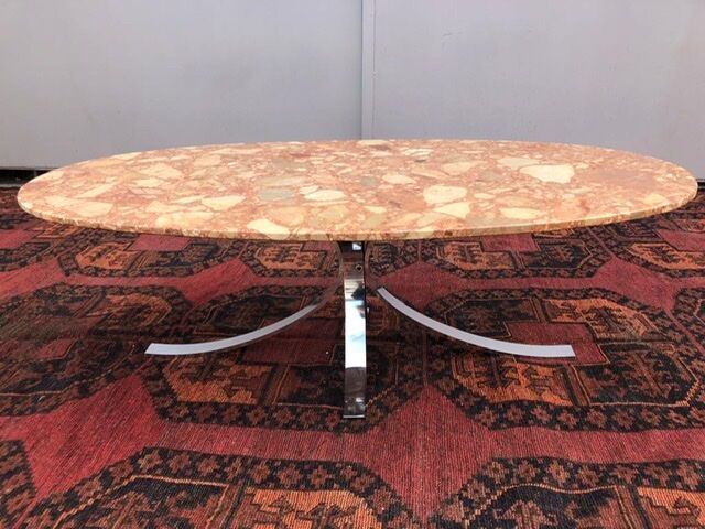 Coffee table in pink marble 1970