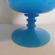 Vase bleu sur piédouche en opaline