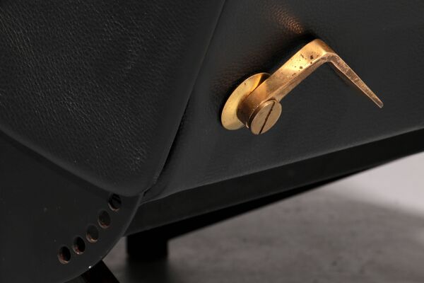 Fauteuil relax réglable en cuir noir italien P40 par Osvaldo Borsani Tecno.