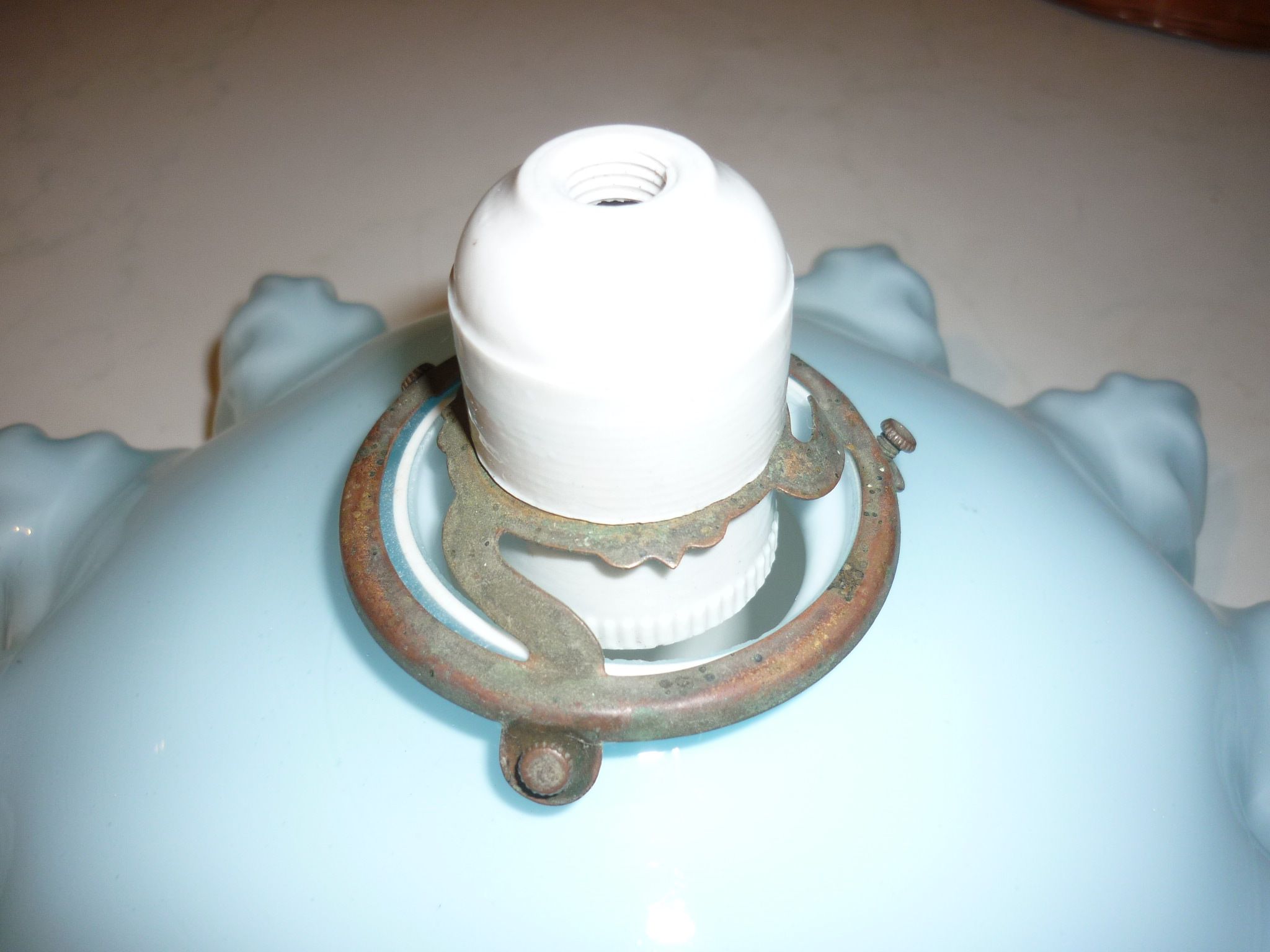 Suspension opaline drapée des années 30 bleue et blanche
