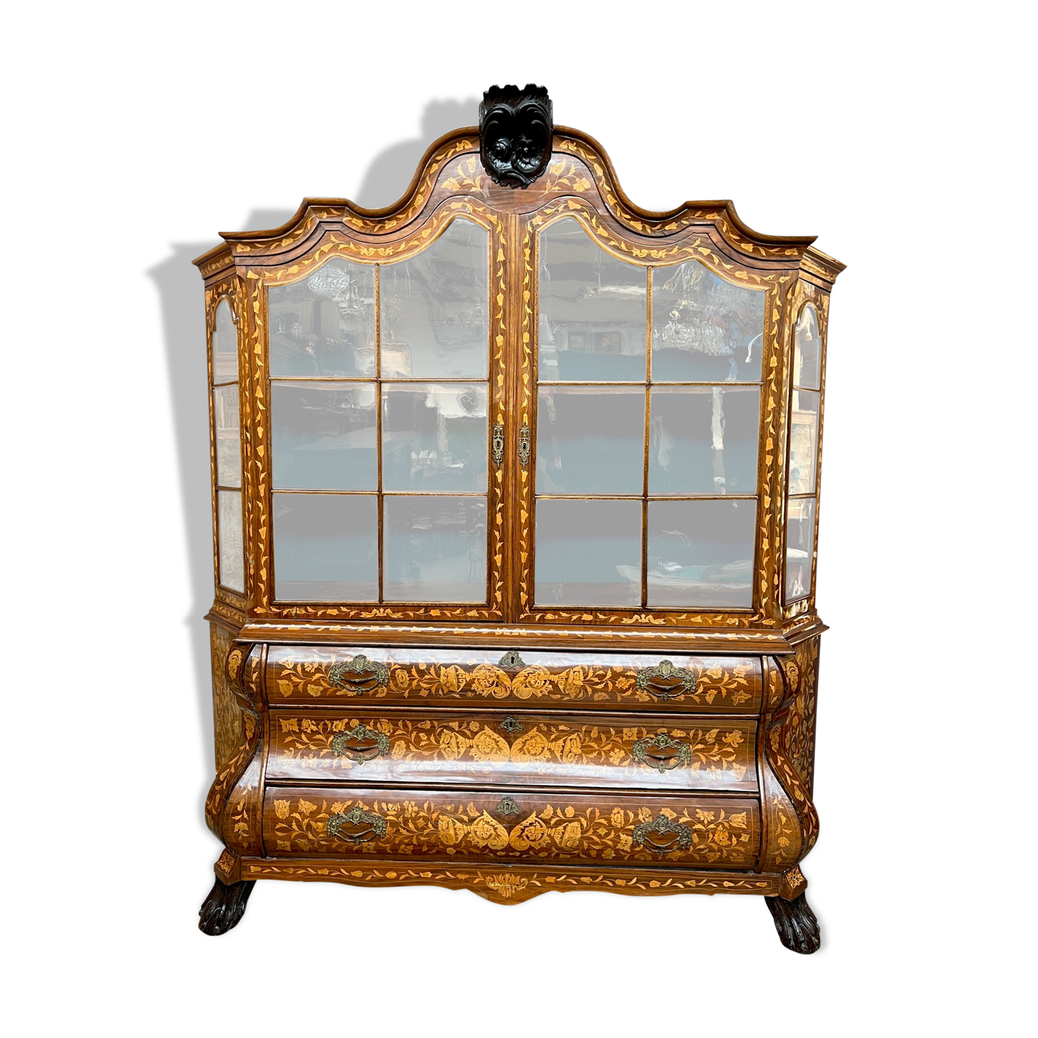 Antique Dutch display cabinet 18th century.
