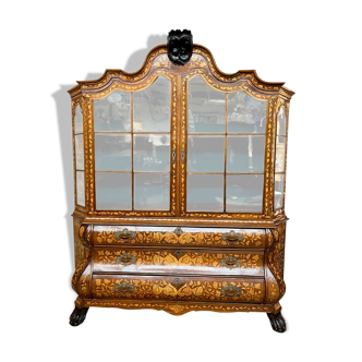 Antique Dutch display cabinet 18th century.