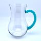 Carafe en verre transparent et anse verte