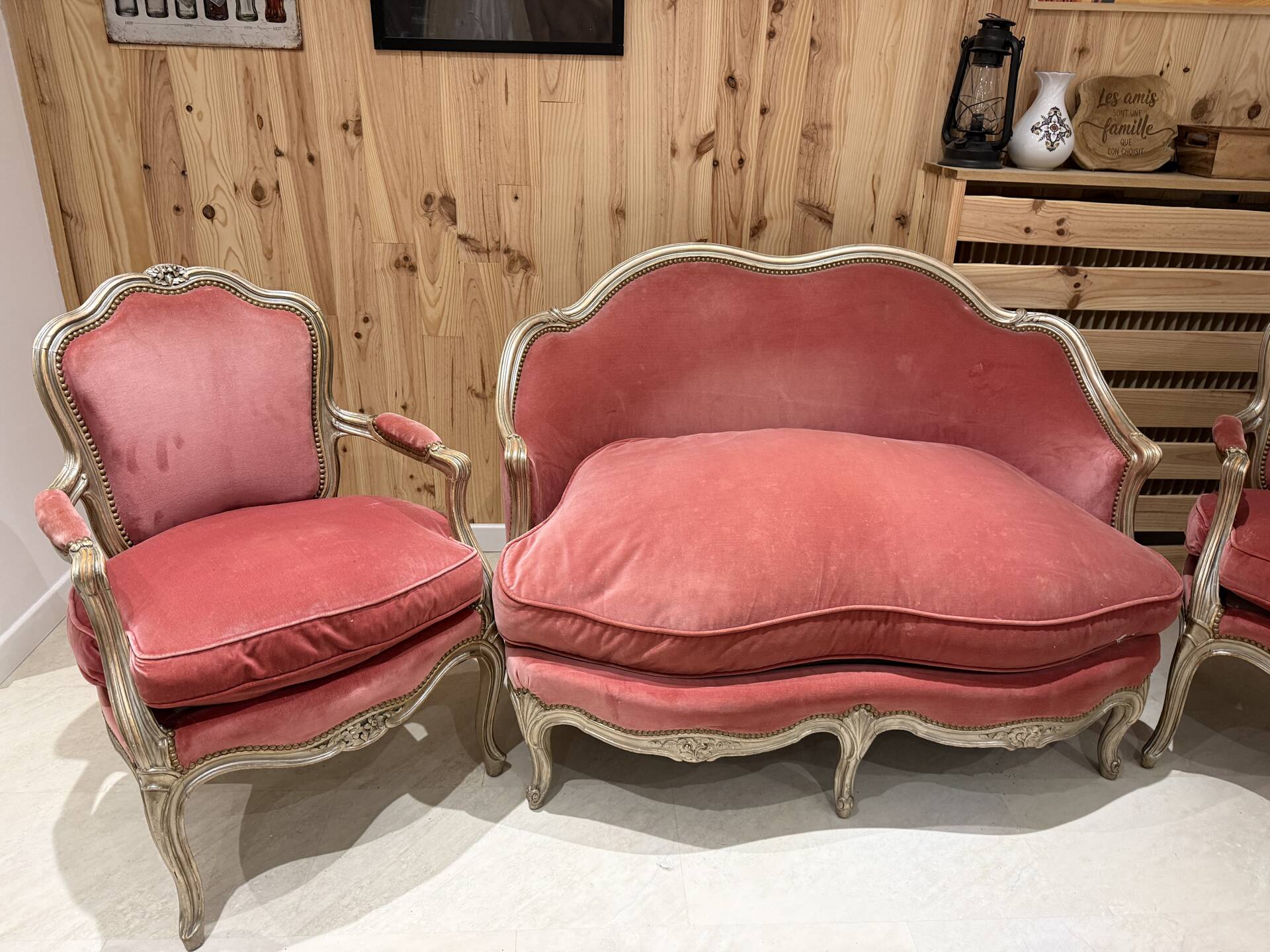 salon complet de style Louis XV – banquette corbeille et paire d
