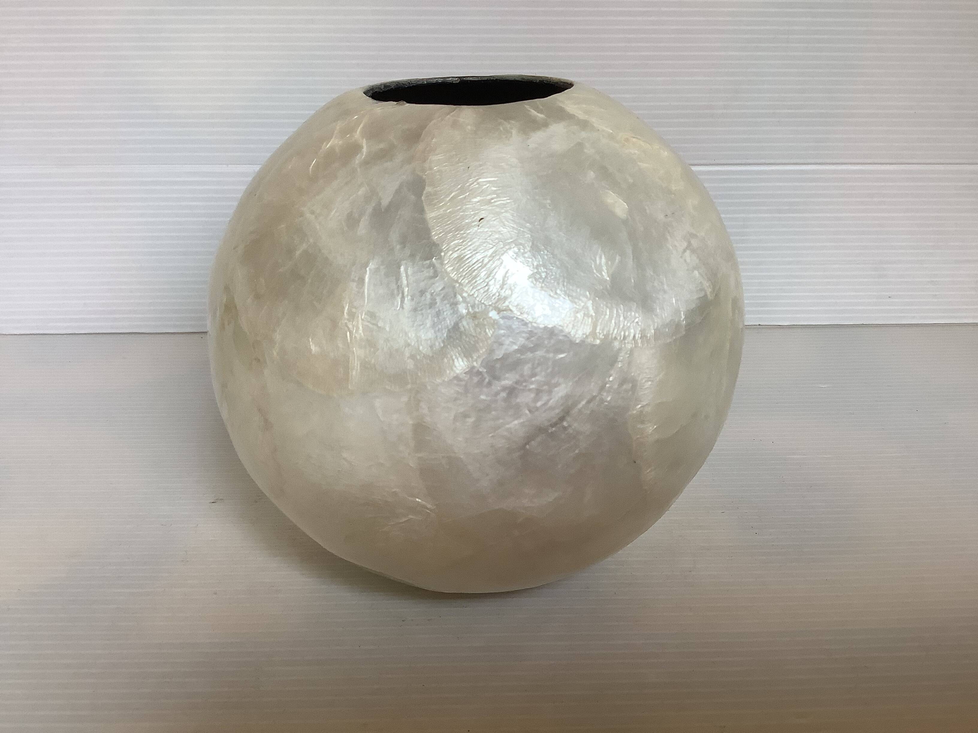 Mother-of-pearl ball vase