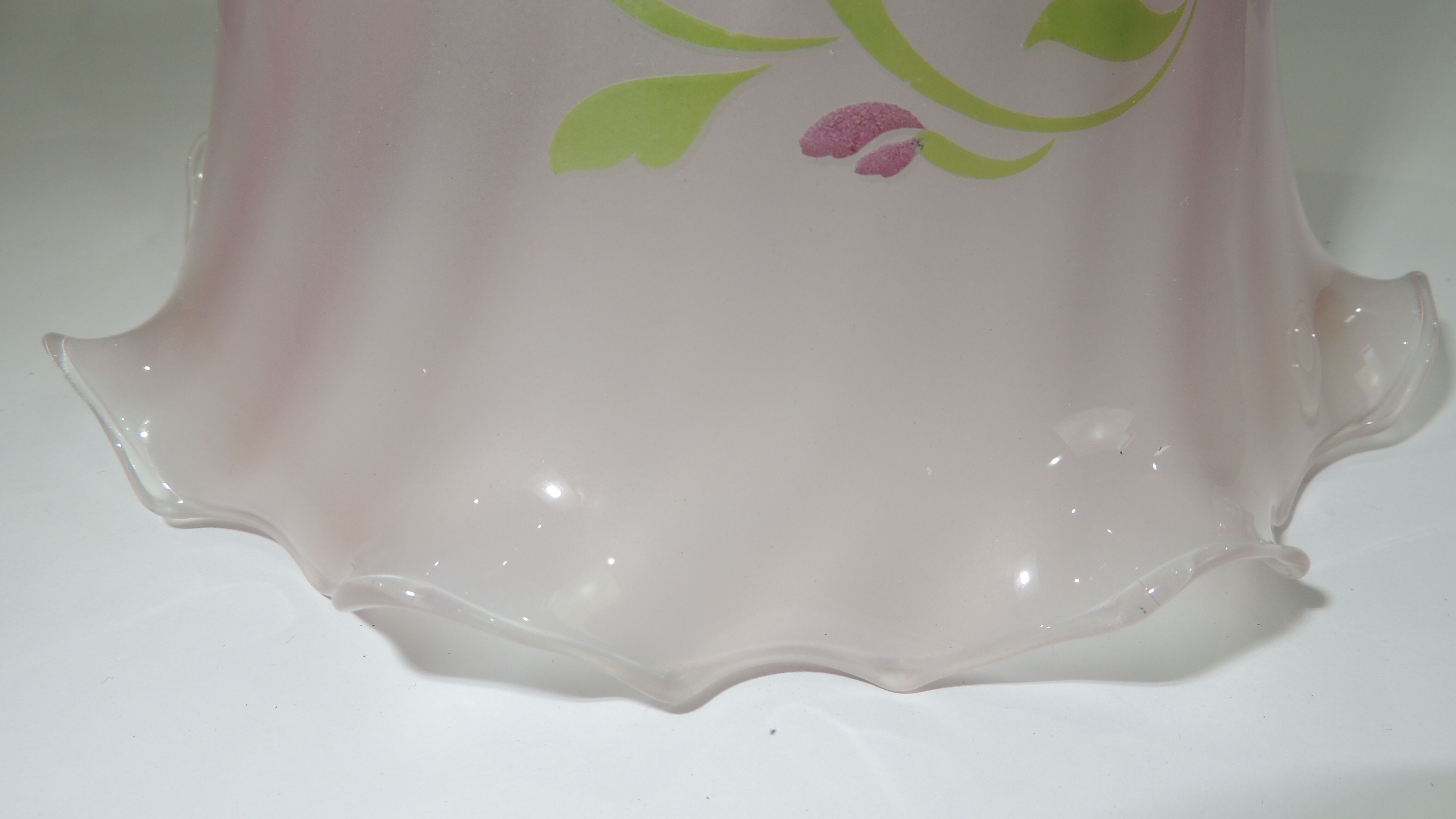 Pink glass suspension tulip shape / vintage