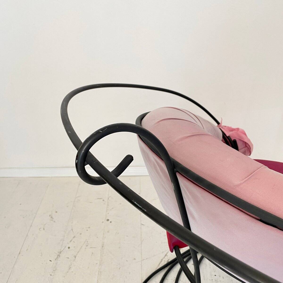Postmodern Sculptural Armchair in Black Metal and Pink Red Silk Padding, 1980