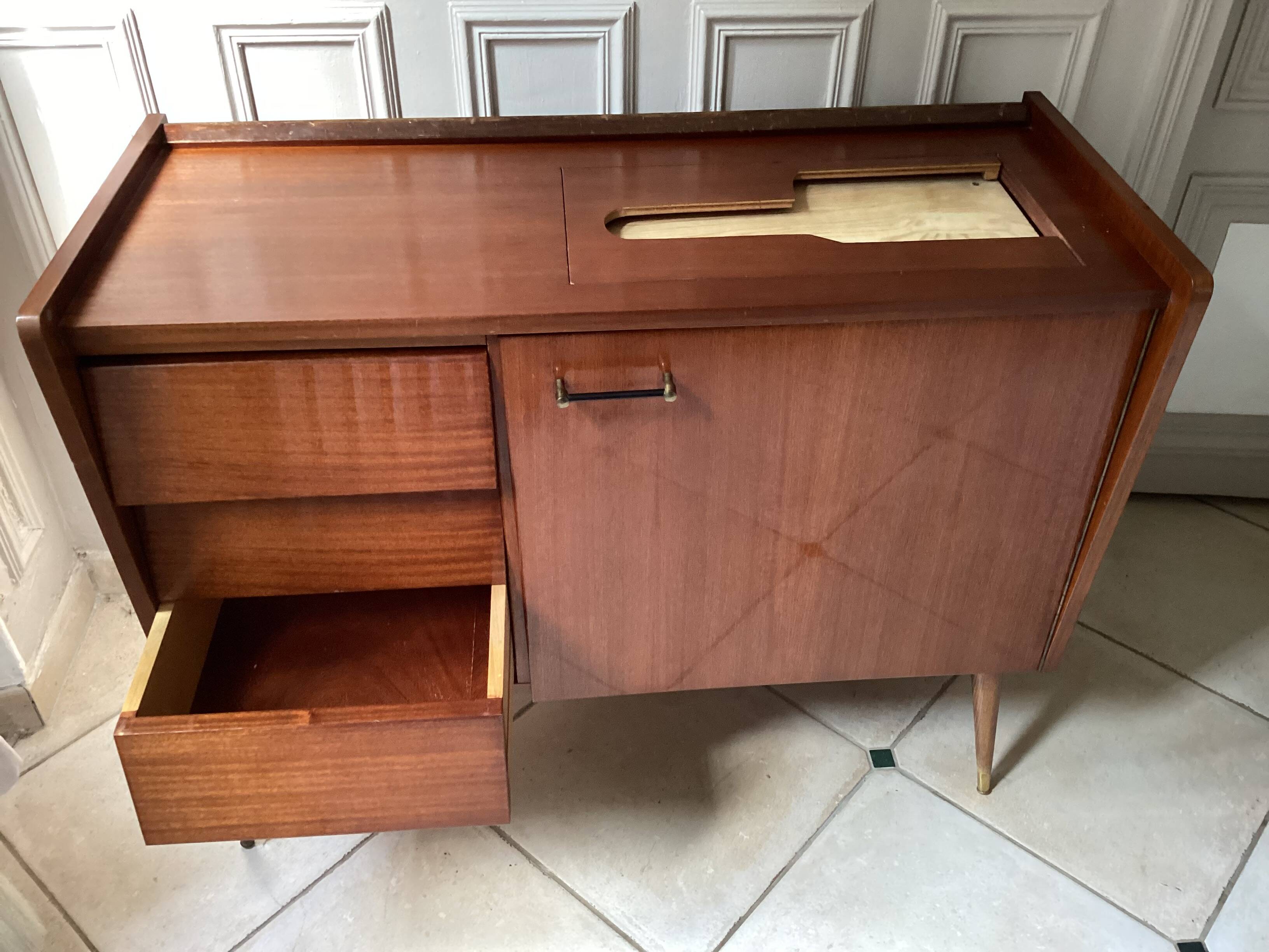 Vintage 1969 piece of furniture, sideboard, small side cabinet.