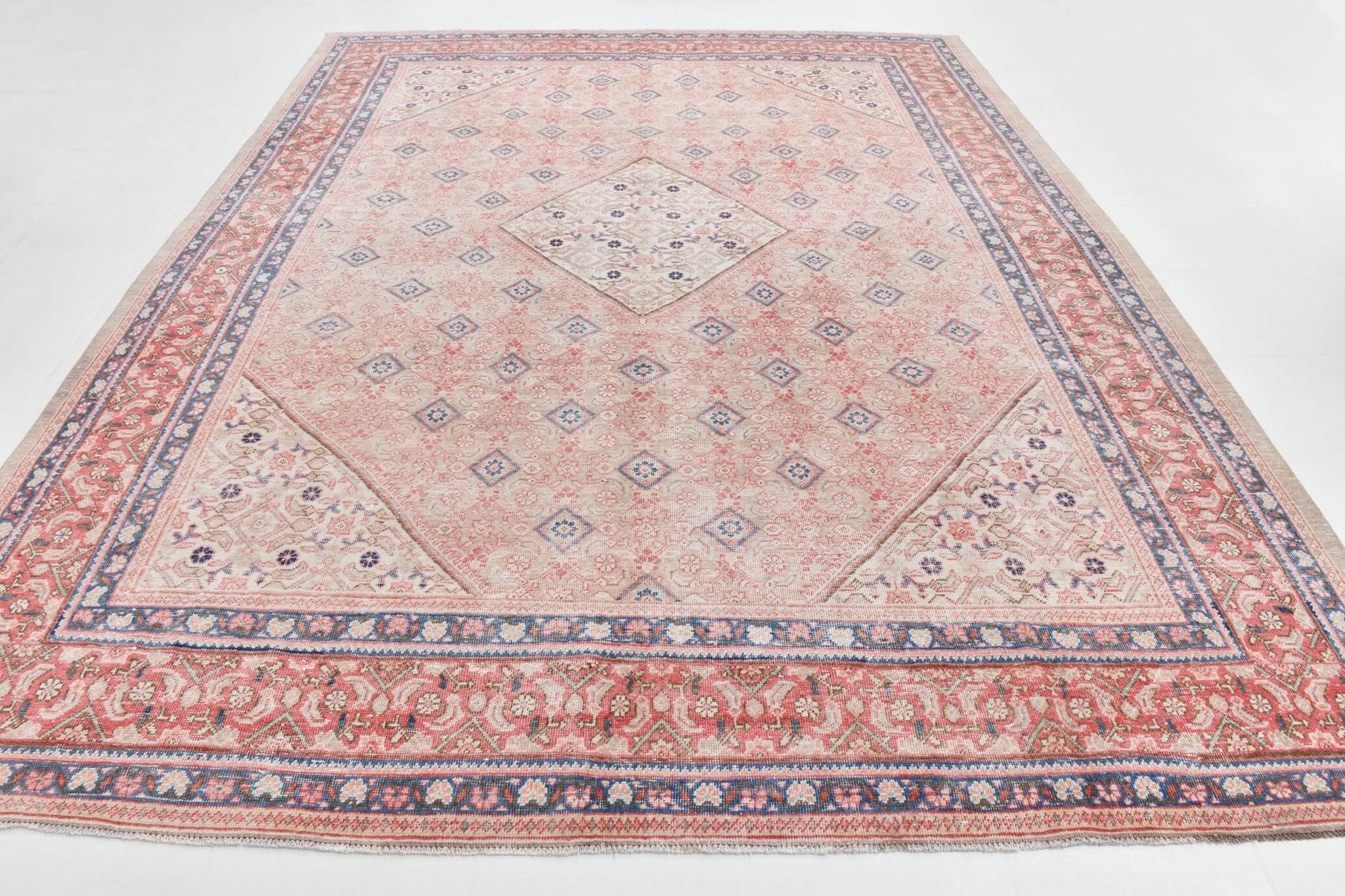 Tapis persan classique rose et bleu