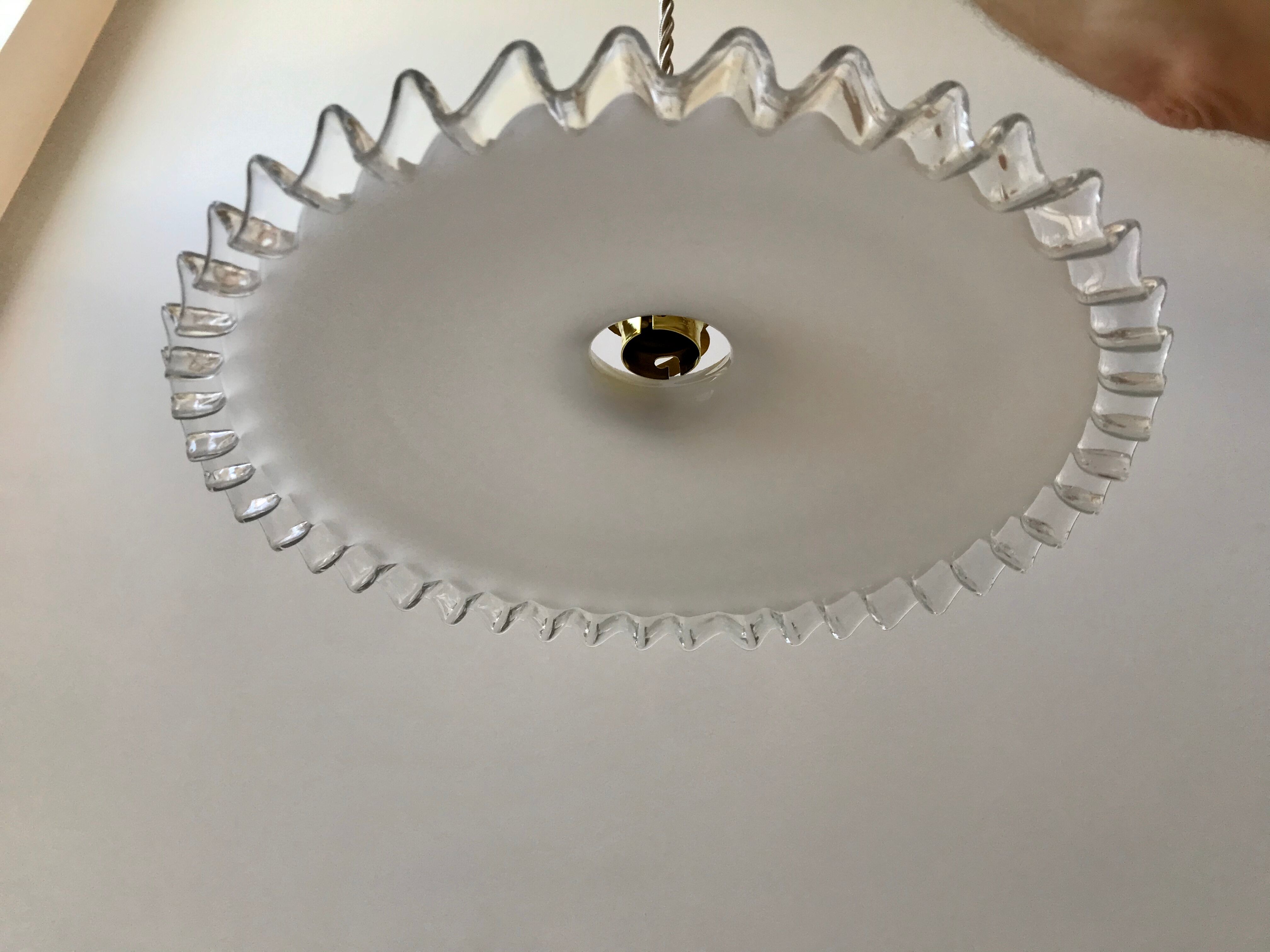 Serrated opaline suspension 20-30s