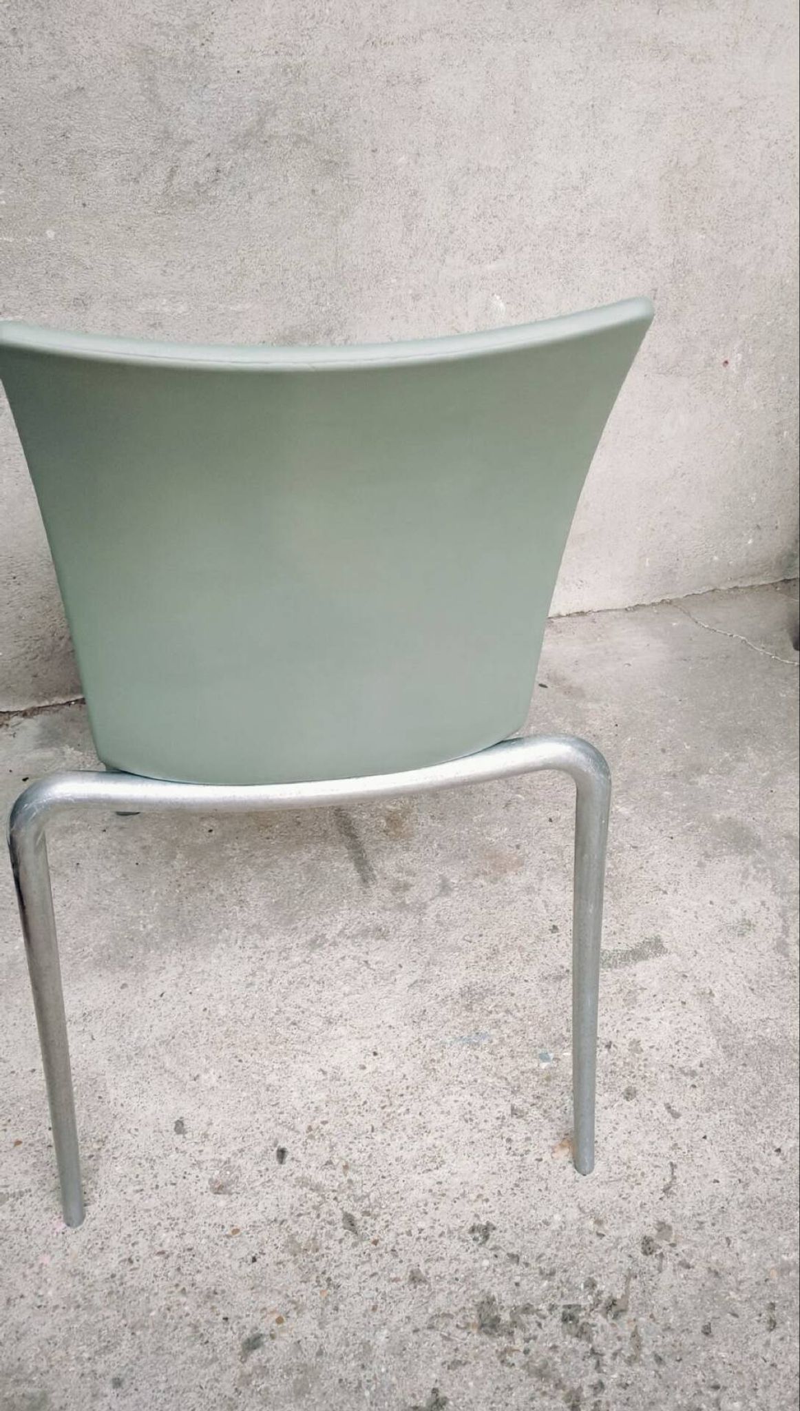 Lot de 4 chaises Louis 20 de Stark par Vitra