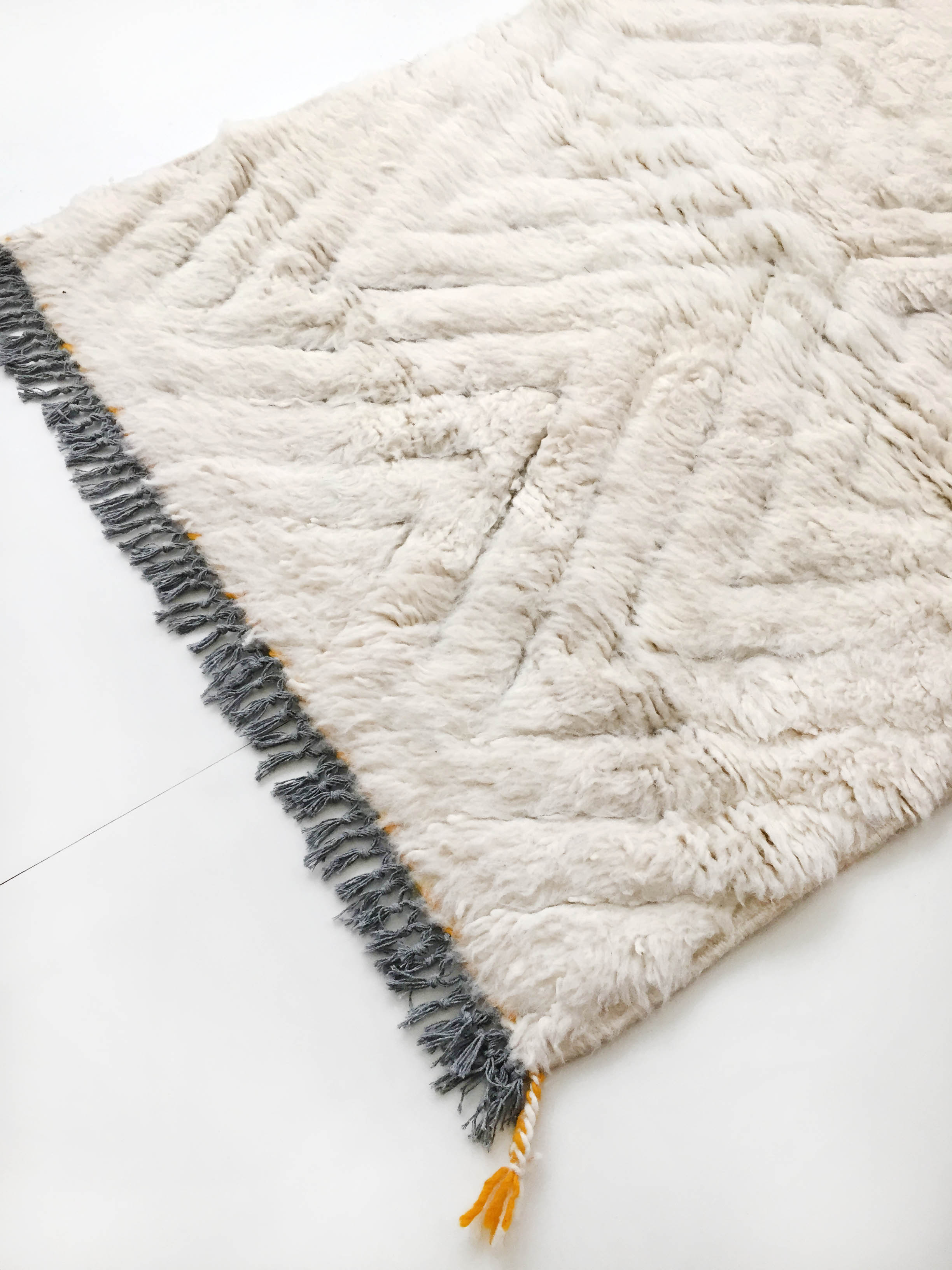 Moroccan Berber carpet blessed ouarain ecru with engraved diamonds 140x102cm