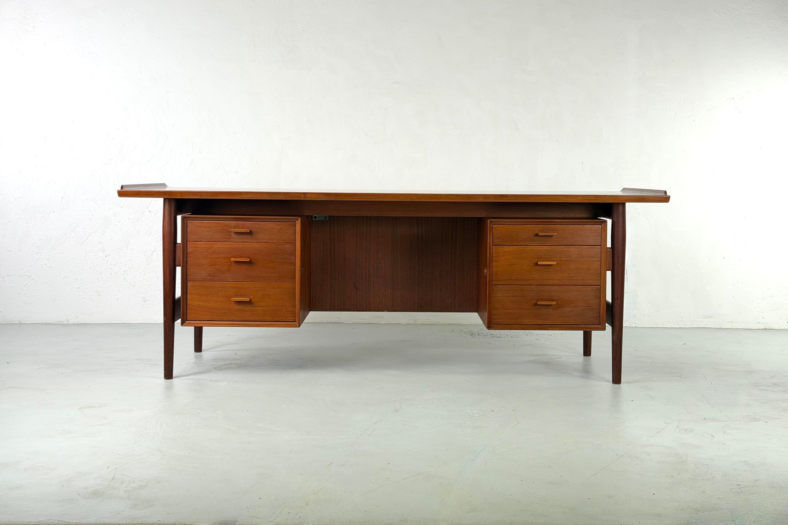 Director's desk model 207 by Arne Vodder for Sibast – 1960s