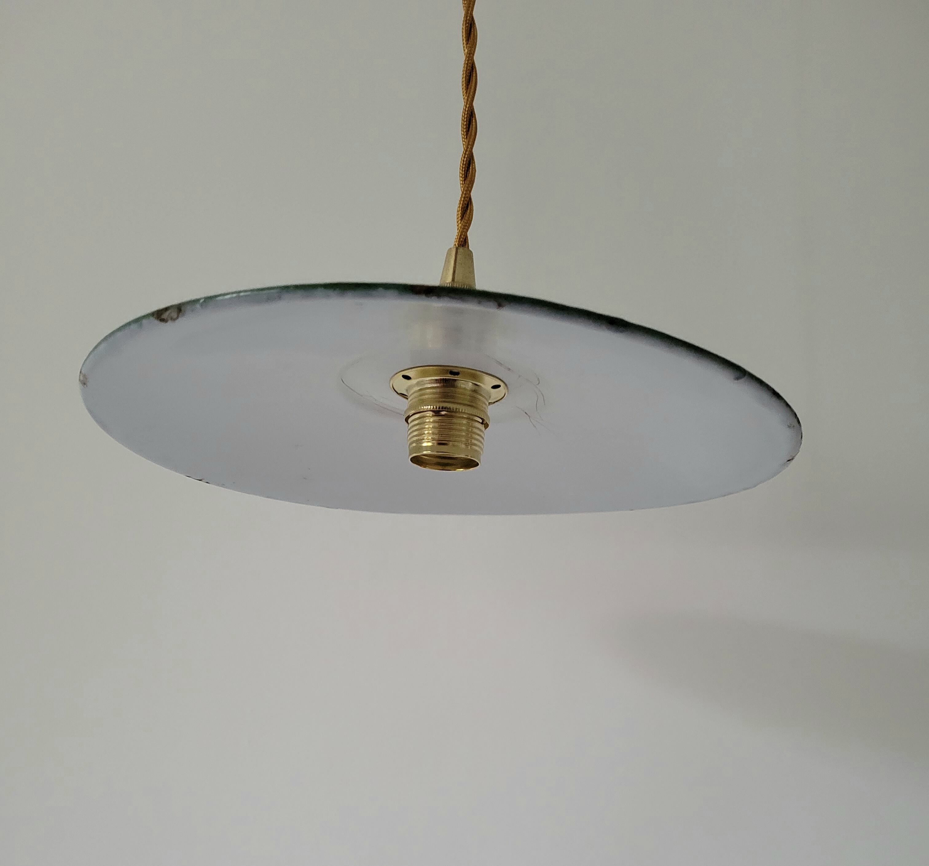 Enamelled sheet metal suspension