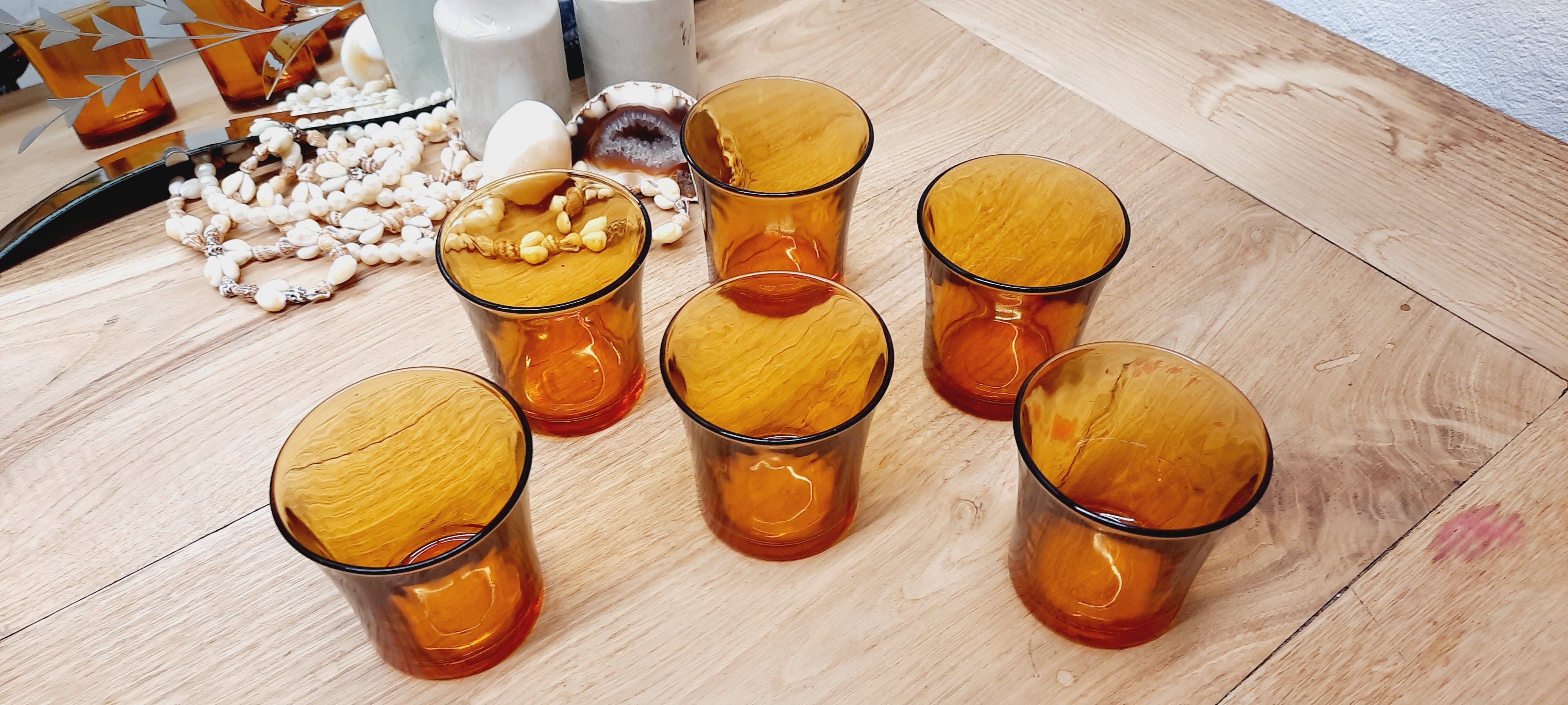 Set 6 amber glasses and decanter