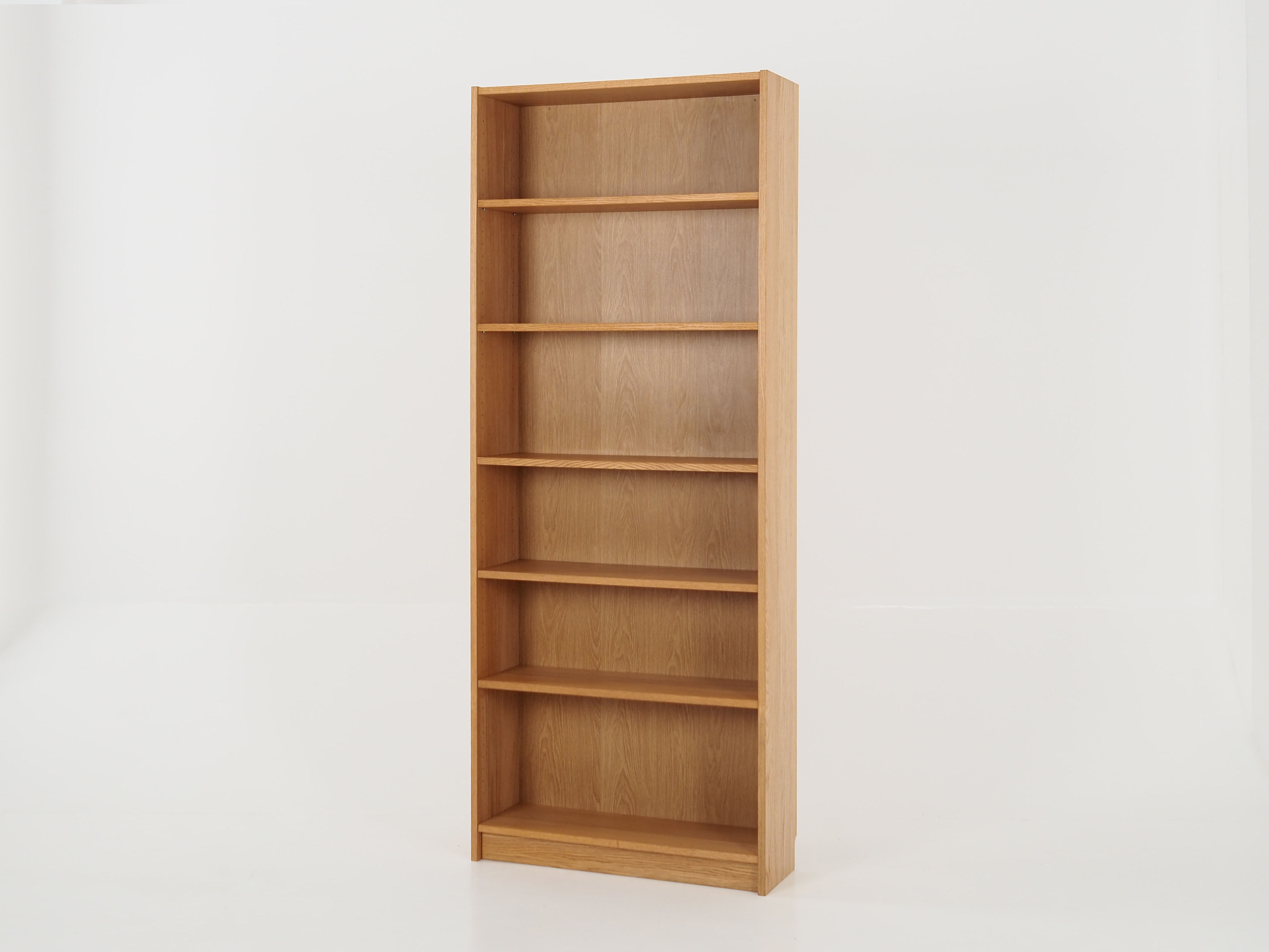 Bookcase with oak veneer scandinavian design from the 70s