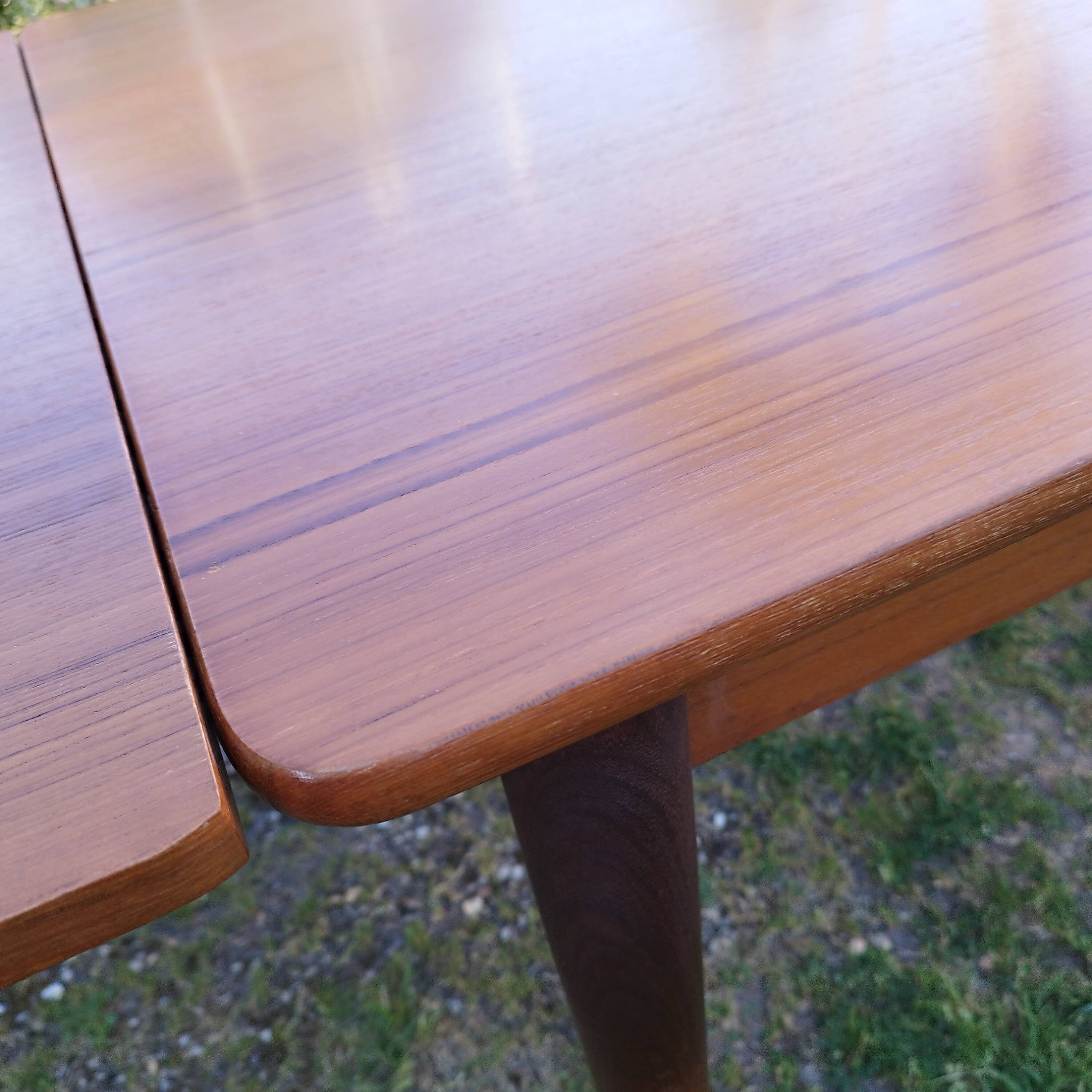 Table scandinave en teck