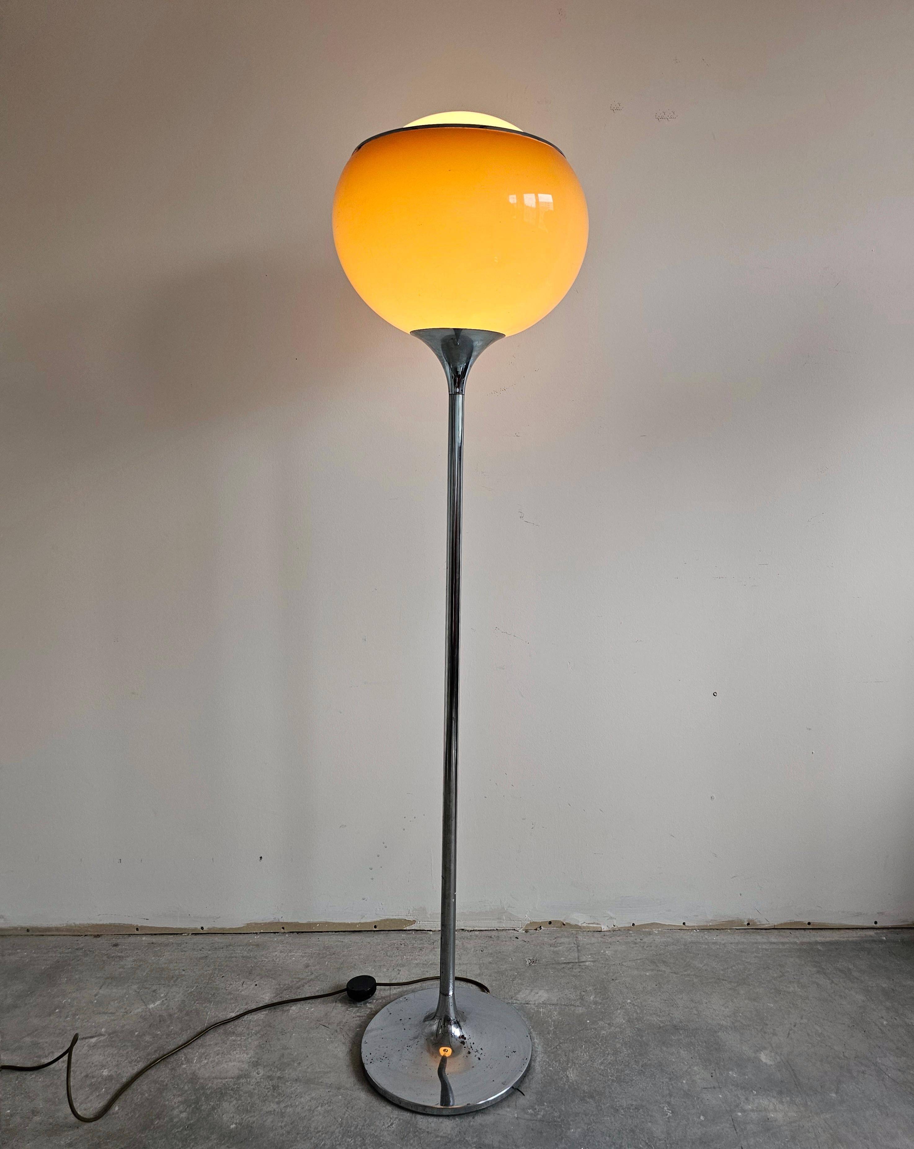 Mid-Century Floor Lamp "Flash" or "Large Bud" by Harvey Guzzini