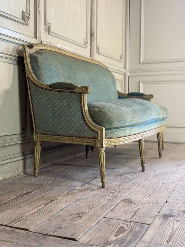 Banquette Louis XVI en bois sculpté et peint vert clair, XVIIIème siècle