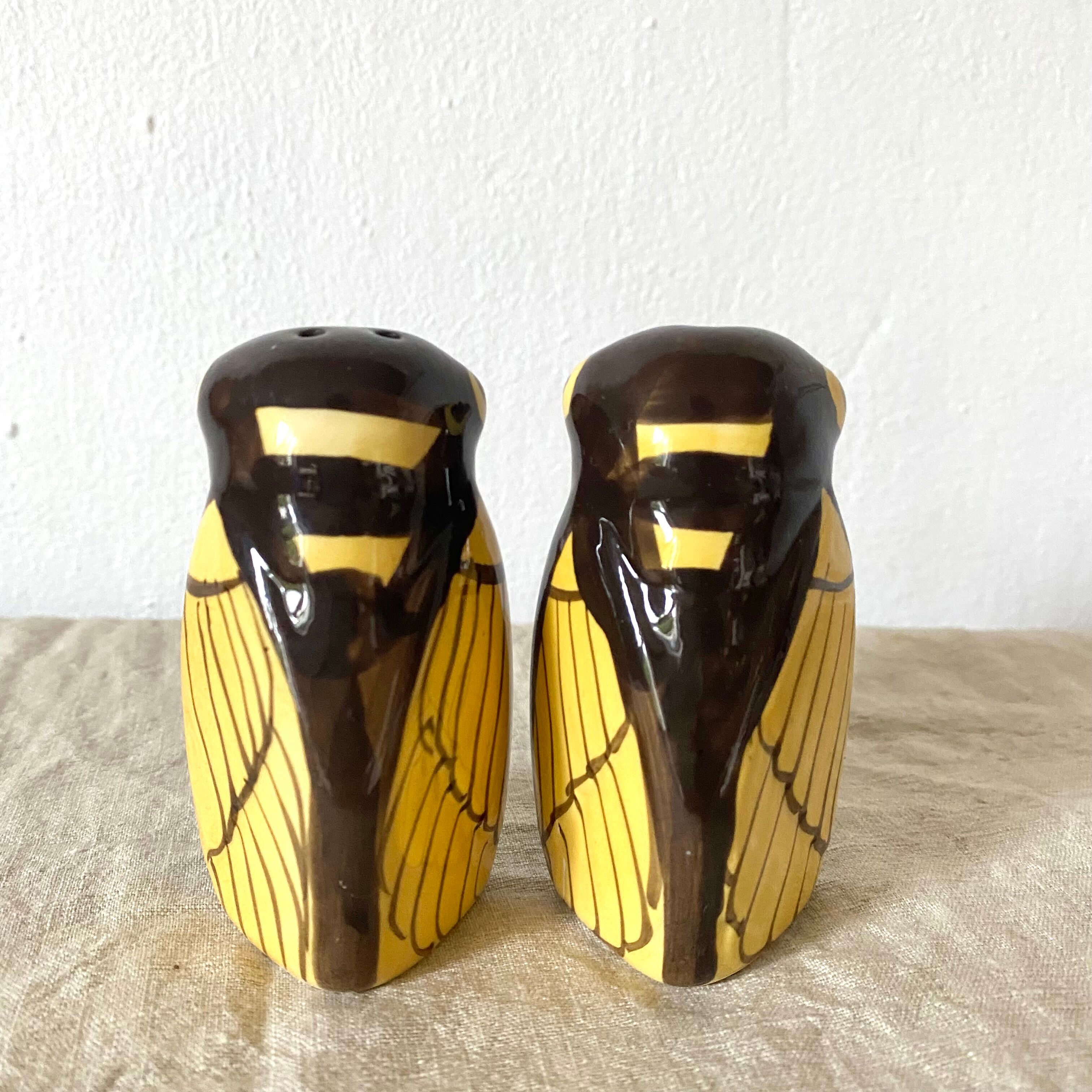 Cicada pepper shaker