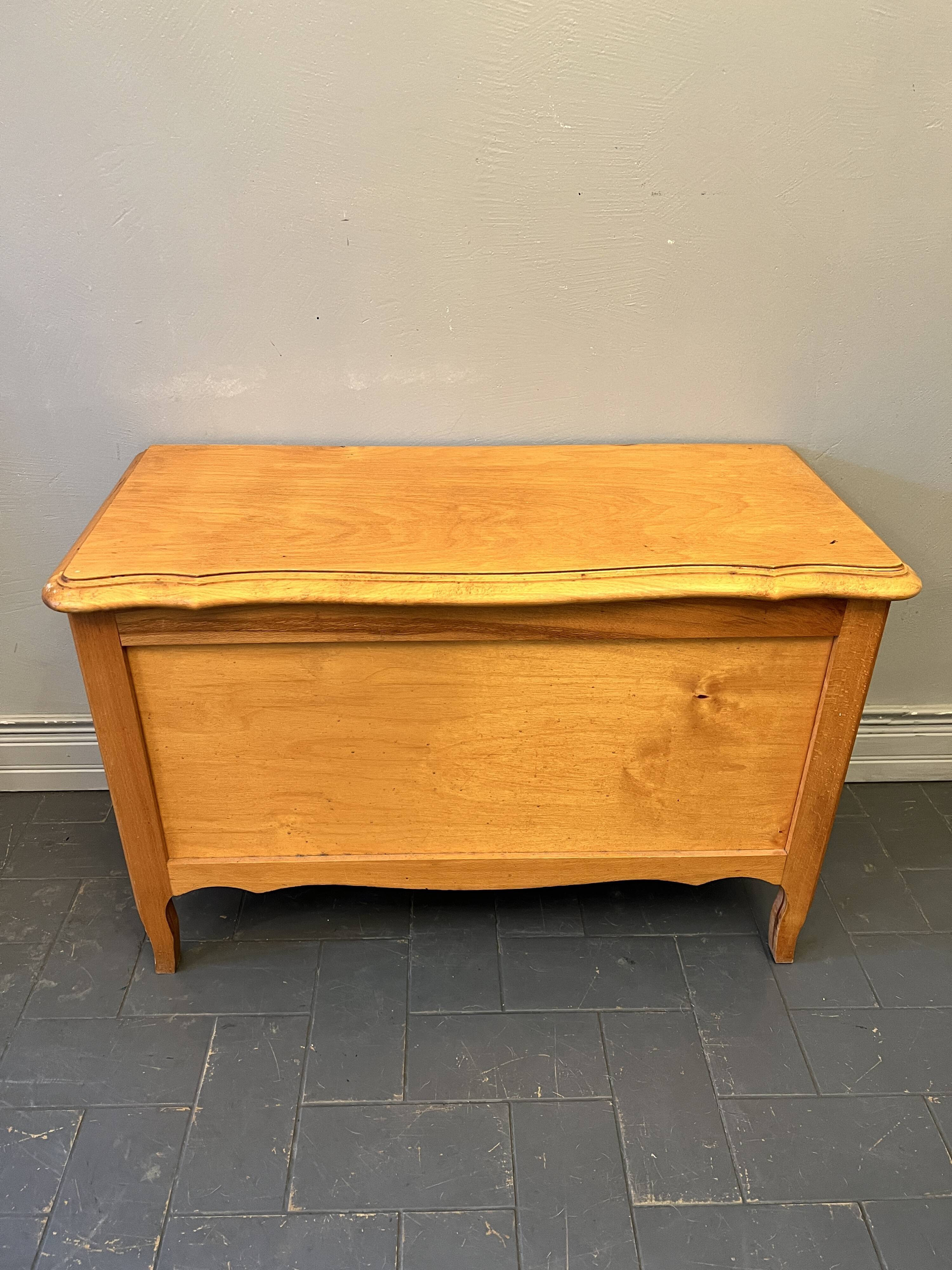 BHV - Children's chest bench