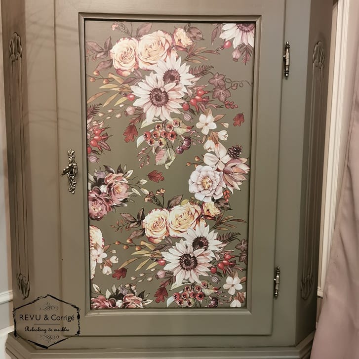 Corner cabinet