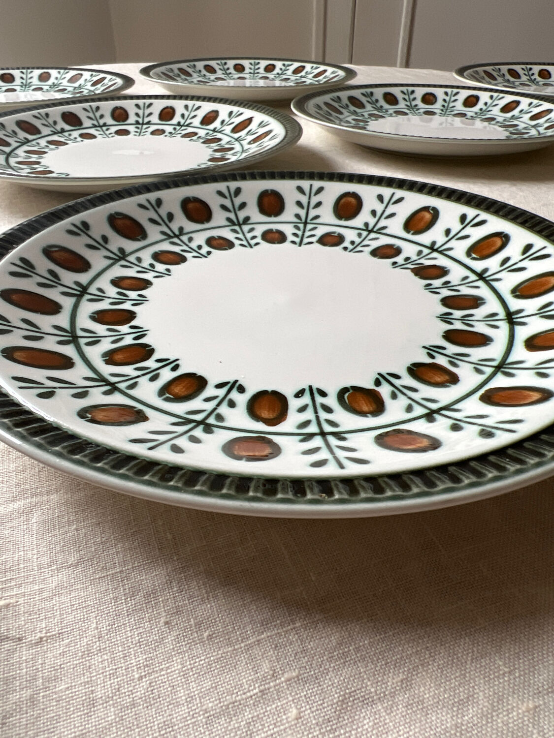 Boch La Louvière plates walnut model