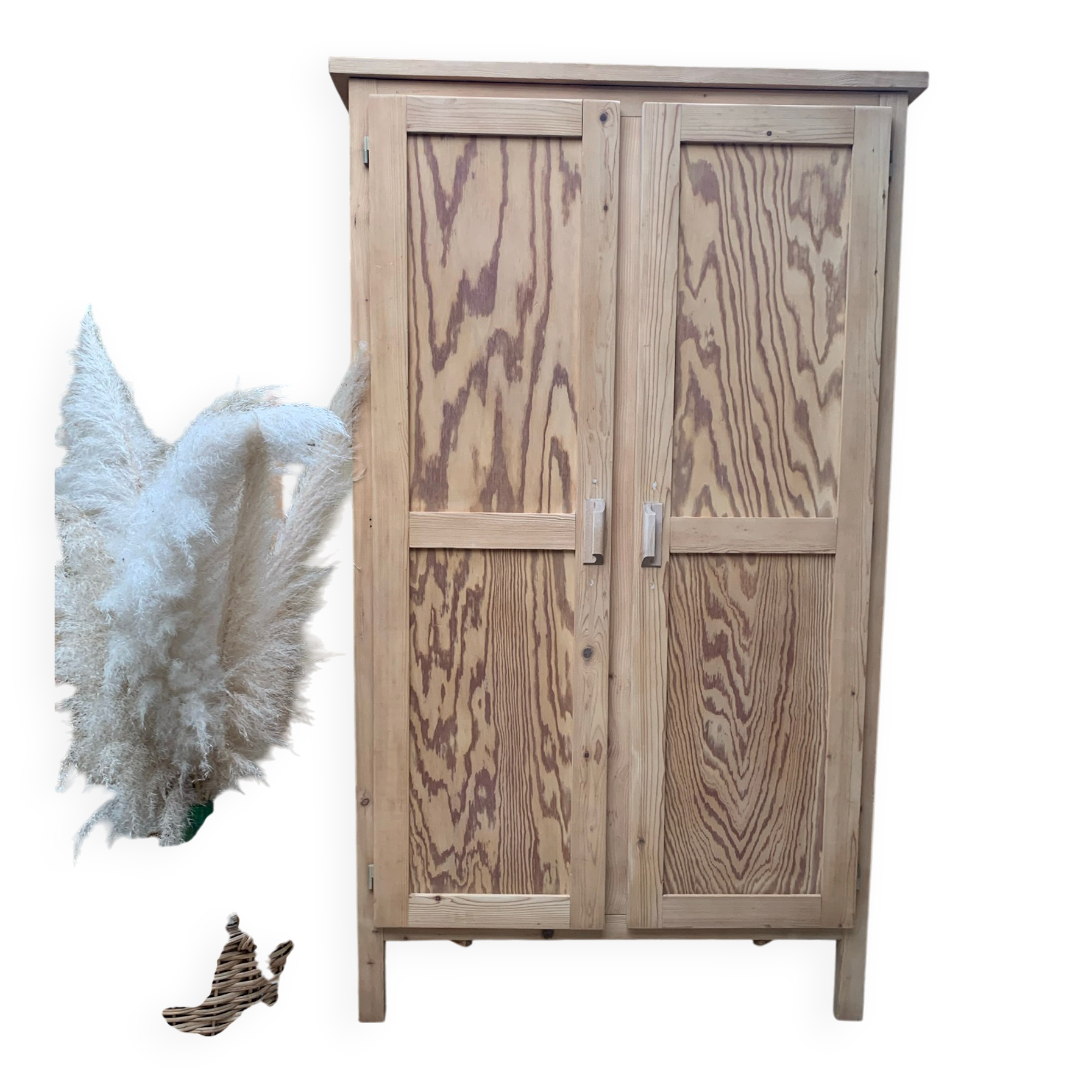 Armoire parisienne