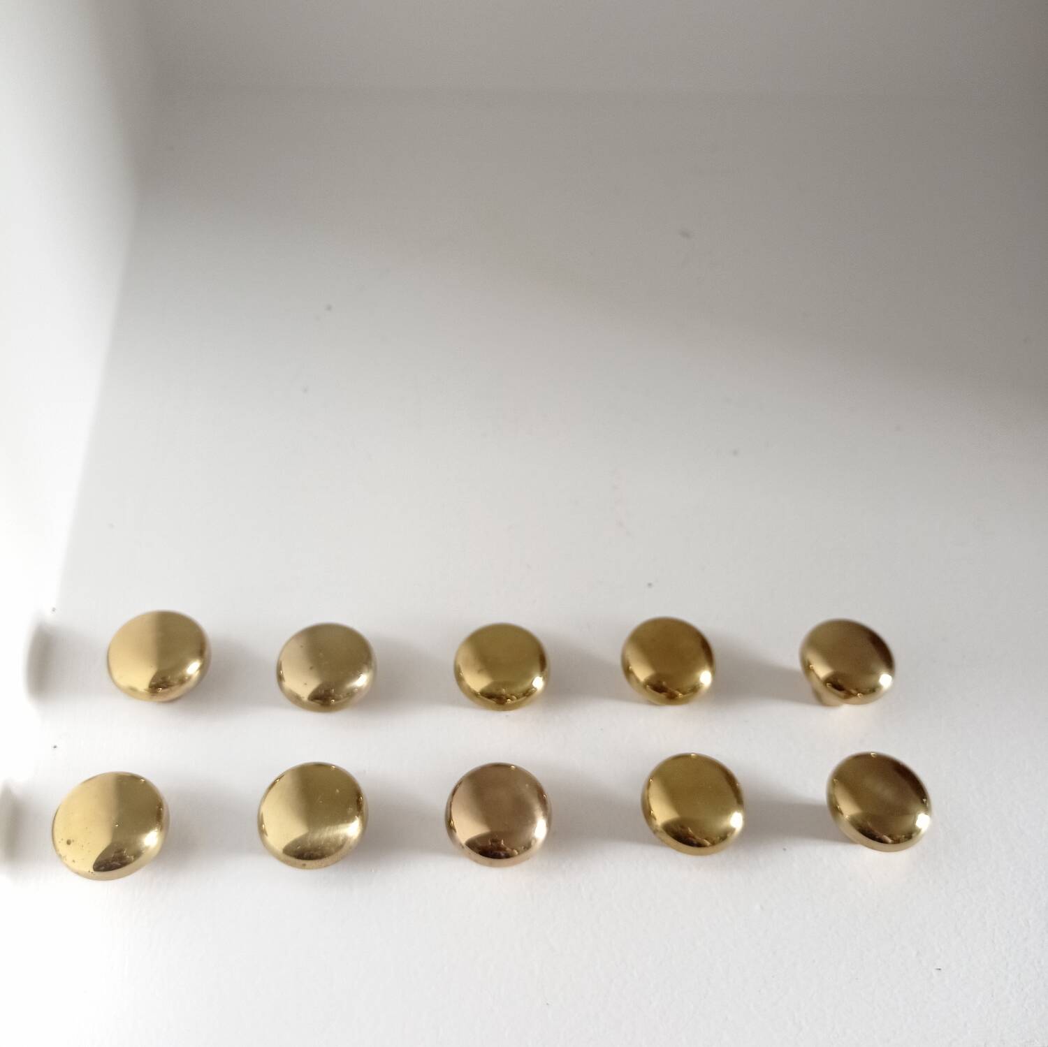 10 boutons de meuble en laiton