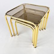 Tables gigognes en laiton et verre fumé, années 1970