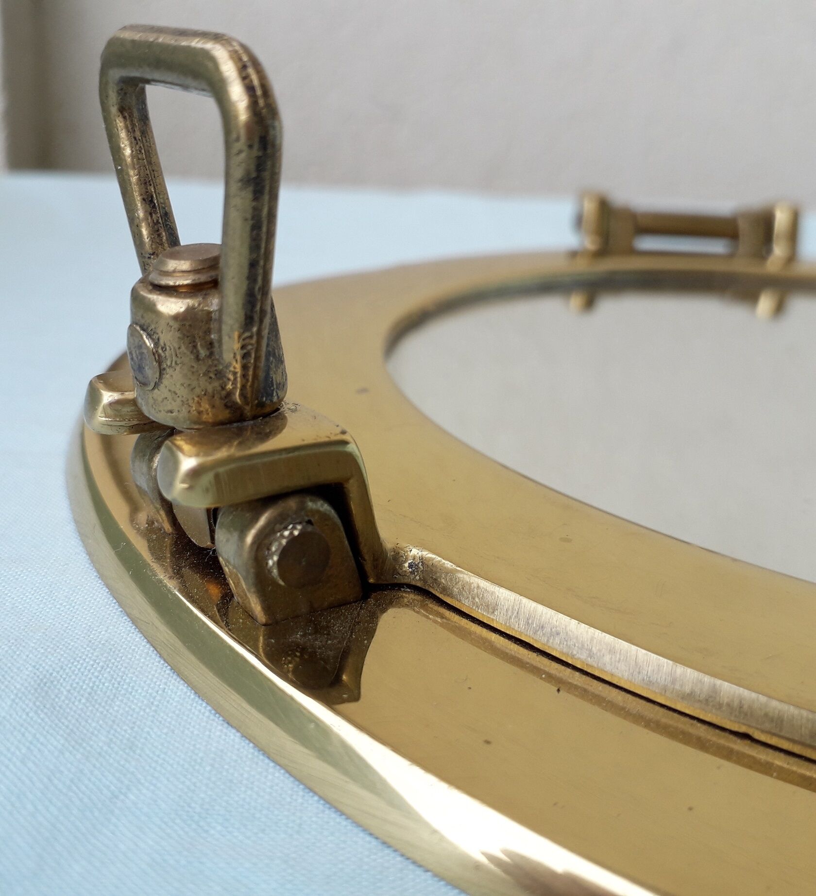 Porthole mirror