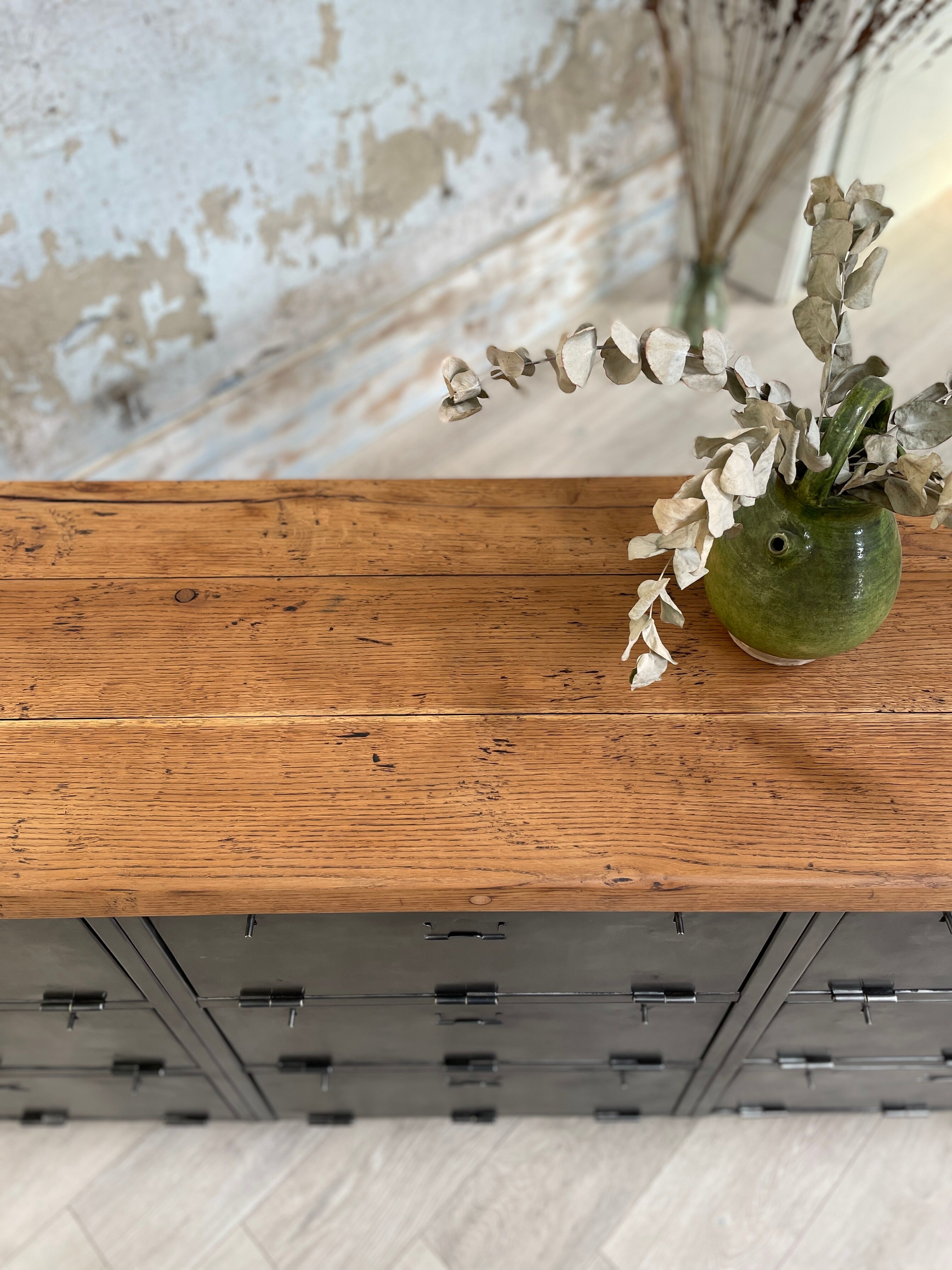 Industrial row in metal and oak.