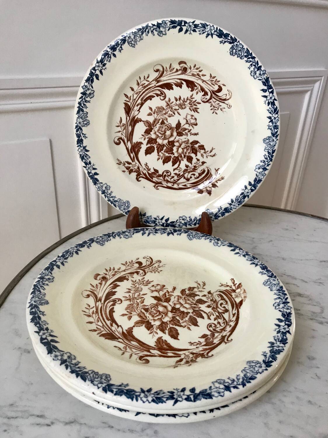 Set of 4 flat plates in Terre de Fer, Rocaille model, 19th century