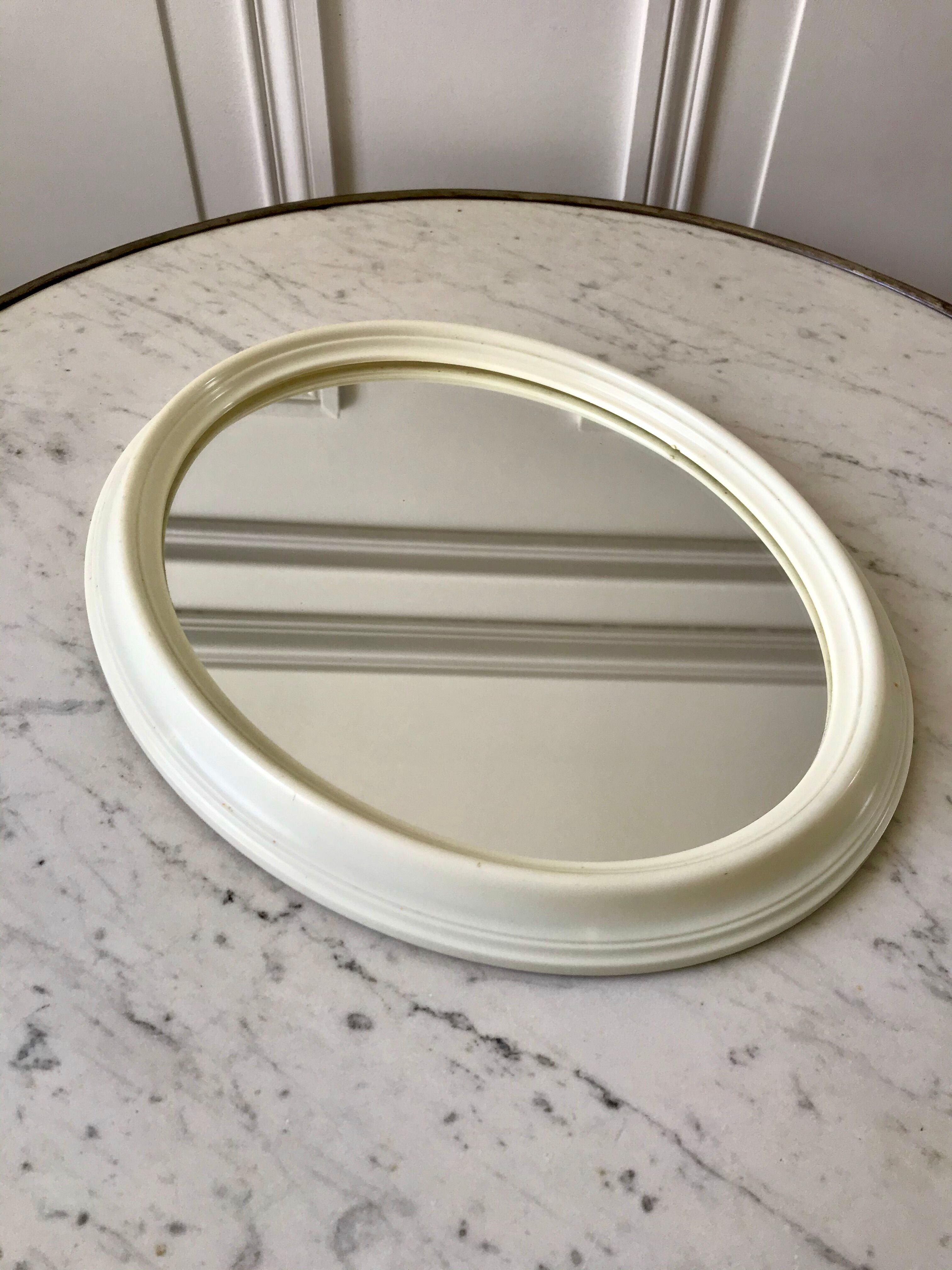 Oval plastic mirror 70s