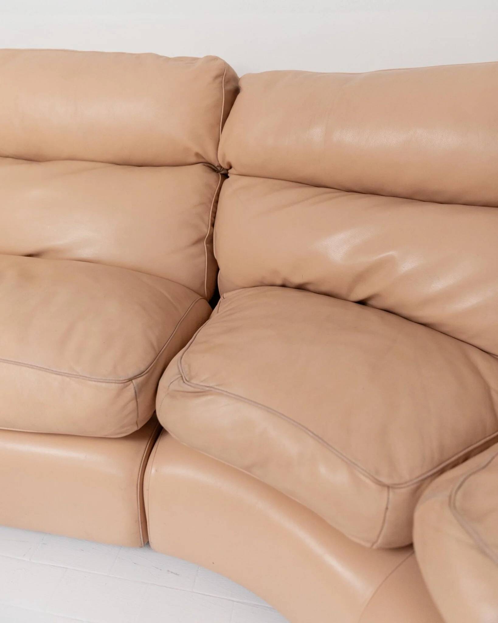 Canapé modulable vintage en cuir des années 1970, couleur blush, par Tito Agnoli pour Poltrona Frau, modèle Petronio, design mid-century, mobilier de luxe