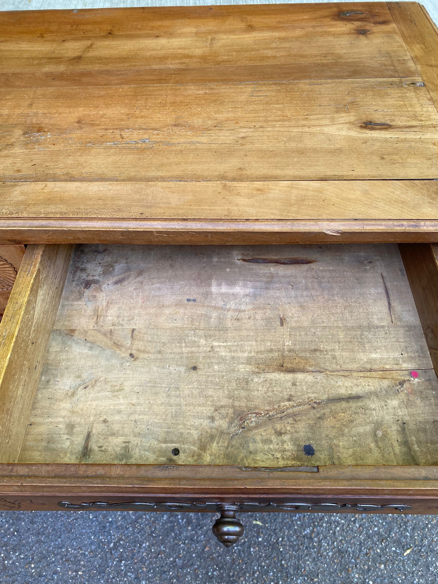 Louis XV buffet in light solid walnut from the 19th century.