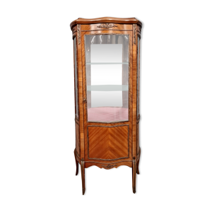 vitrine Louis XV galbée