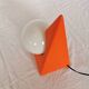 Lampe pyramide céramique, sphère en opaline, postmoderne, 1970.