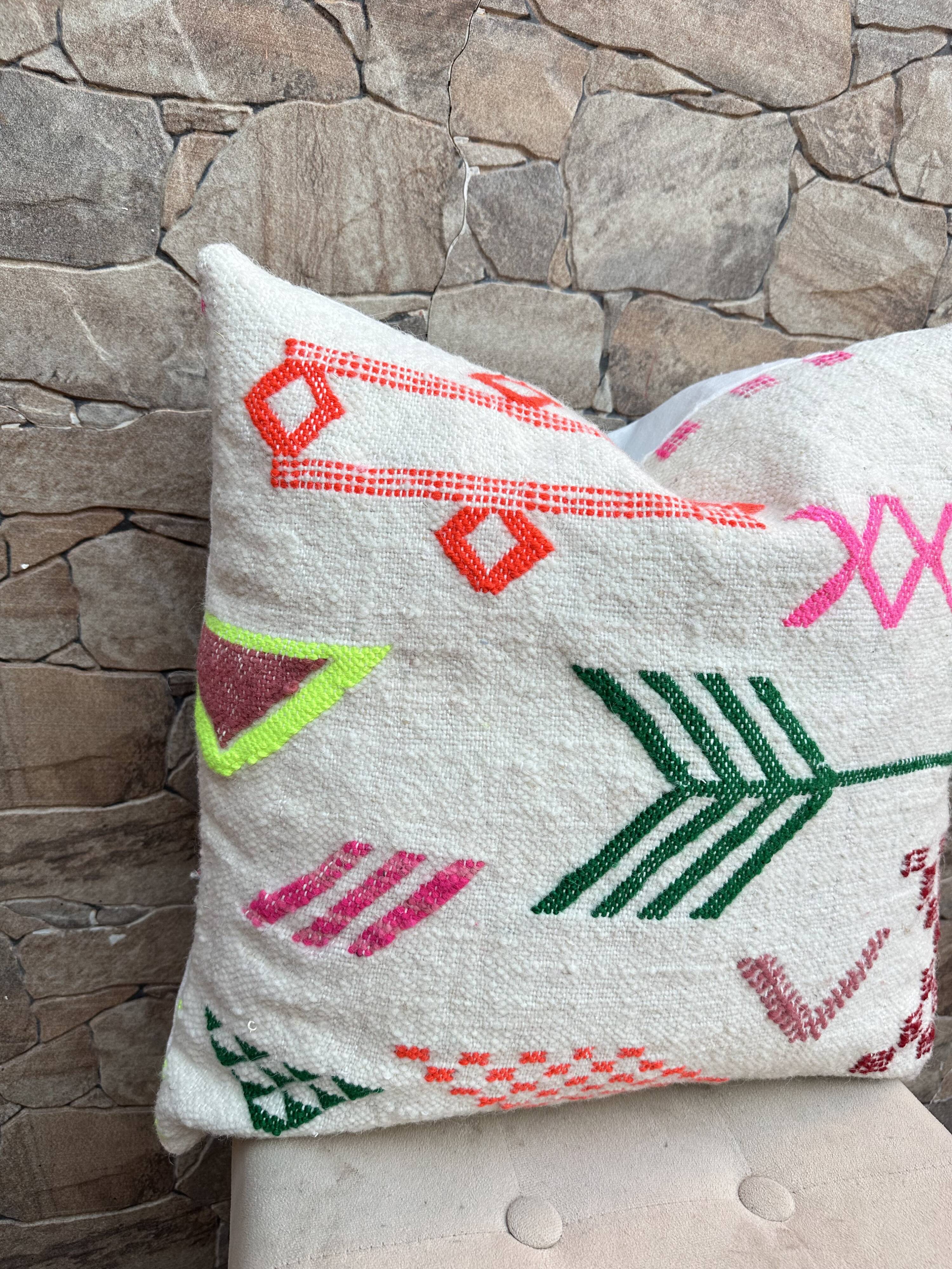 Handmade Berber wool cushion: Moroccan Kilim cushion (45x45cm)