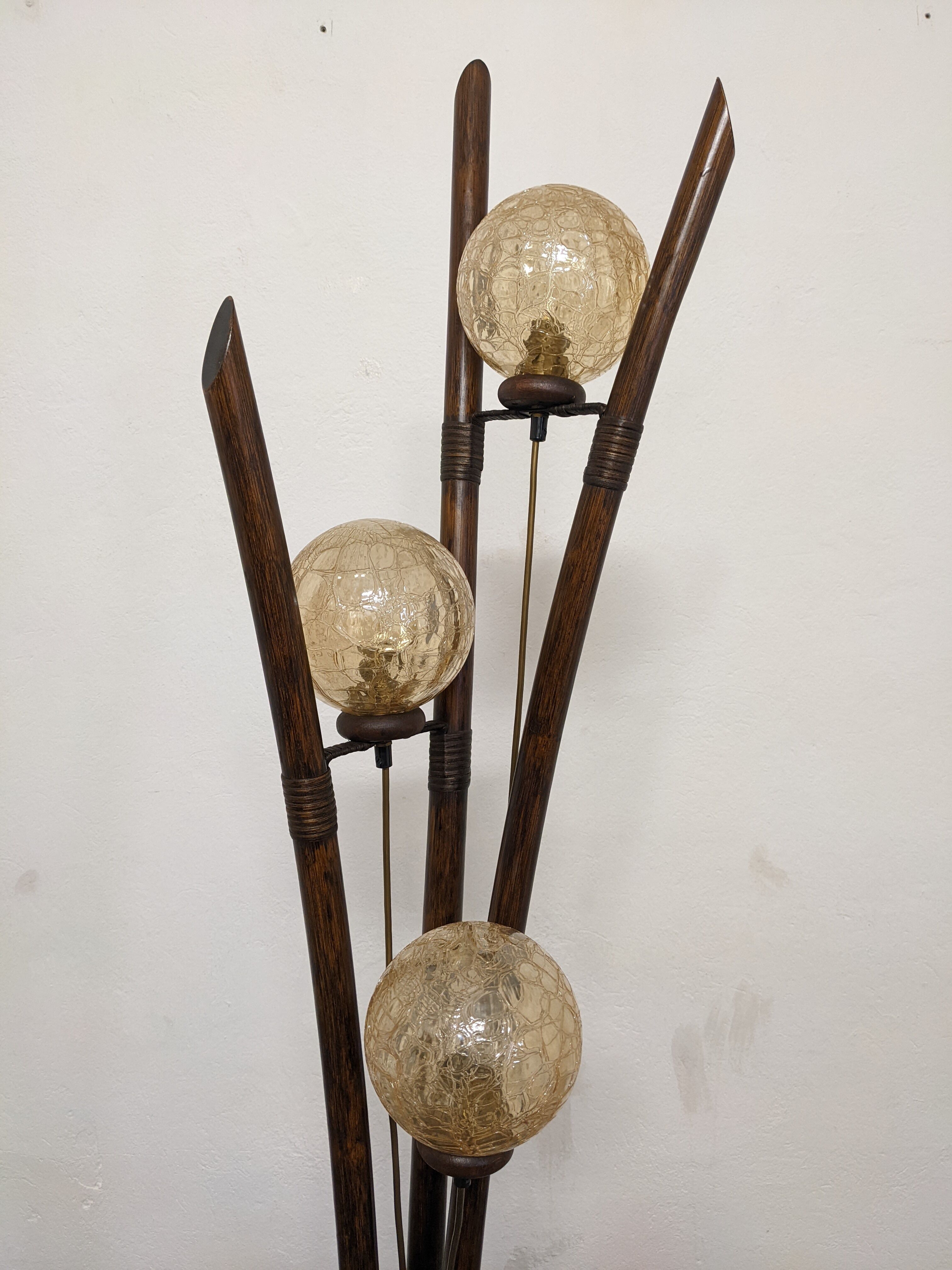 Tripod lamp in bamboo and glass from the 60s/70s