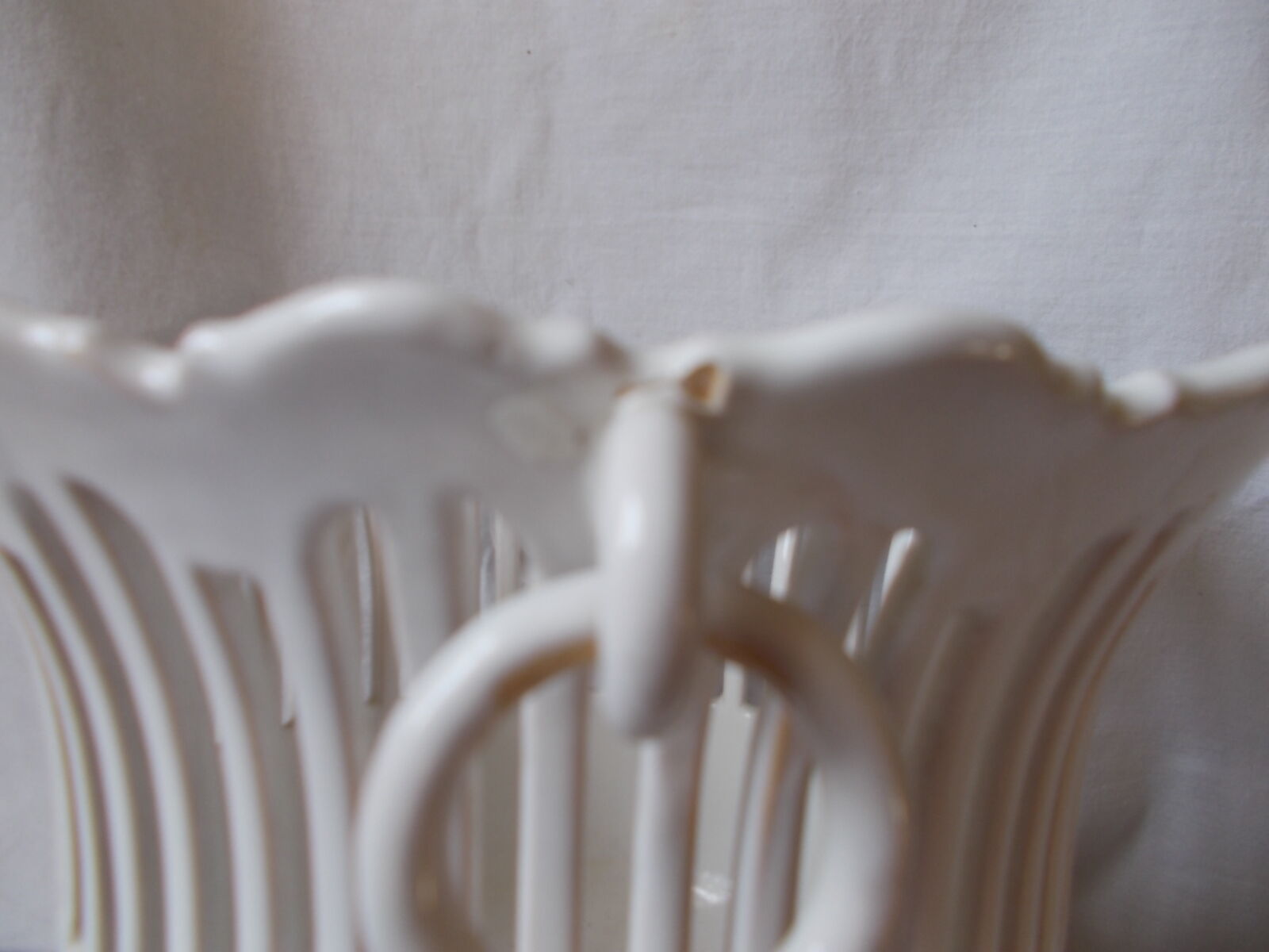 Lattice ceramic cache-pot