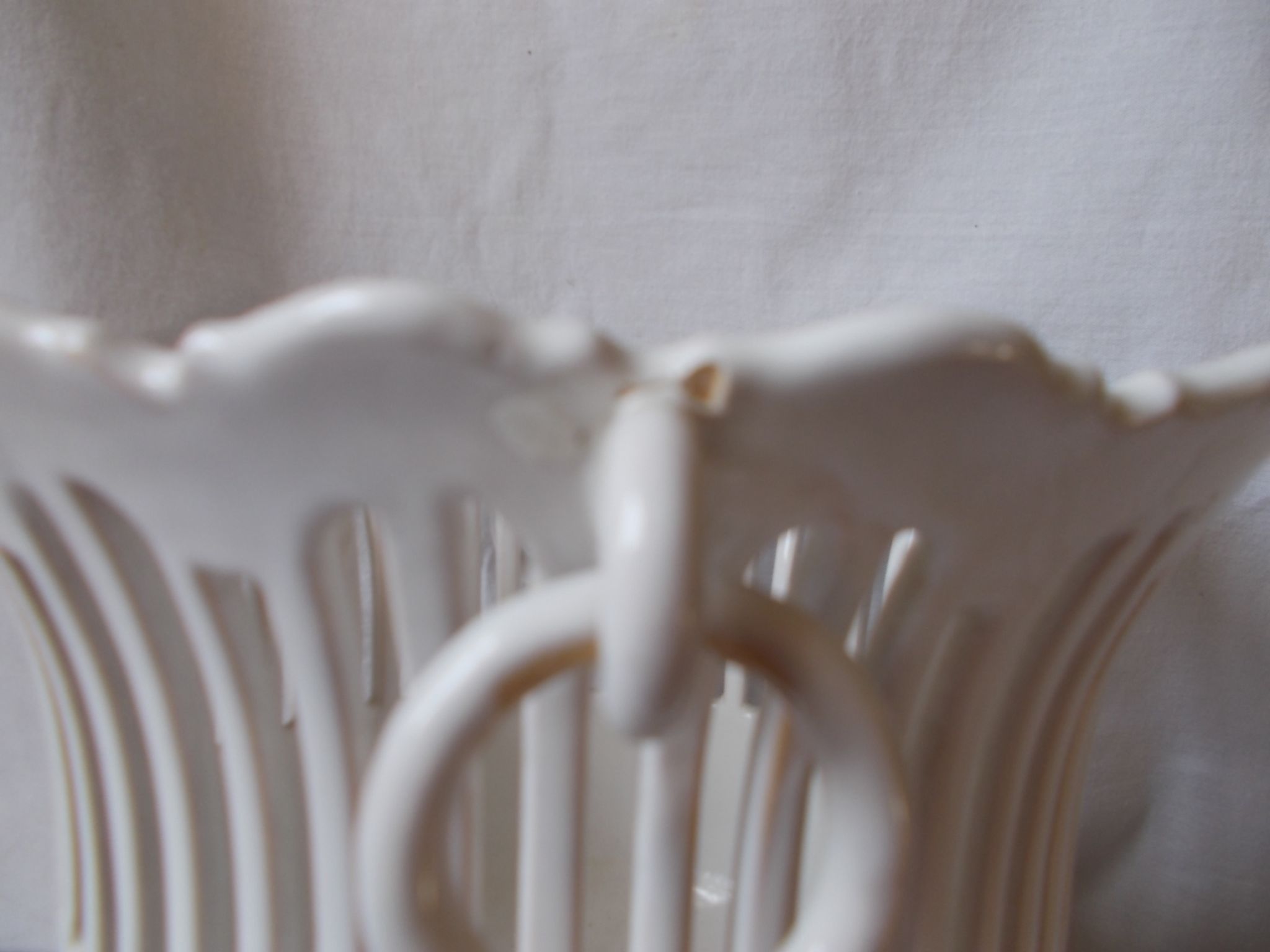 Lattice ceramic cache-pot