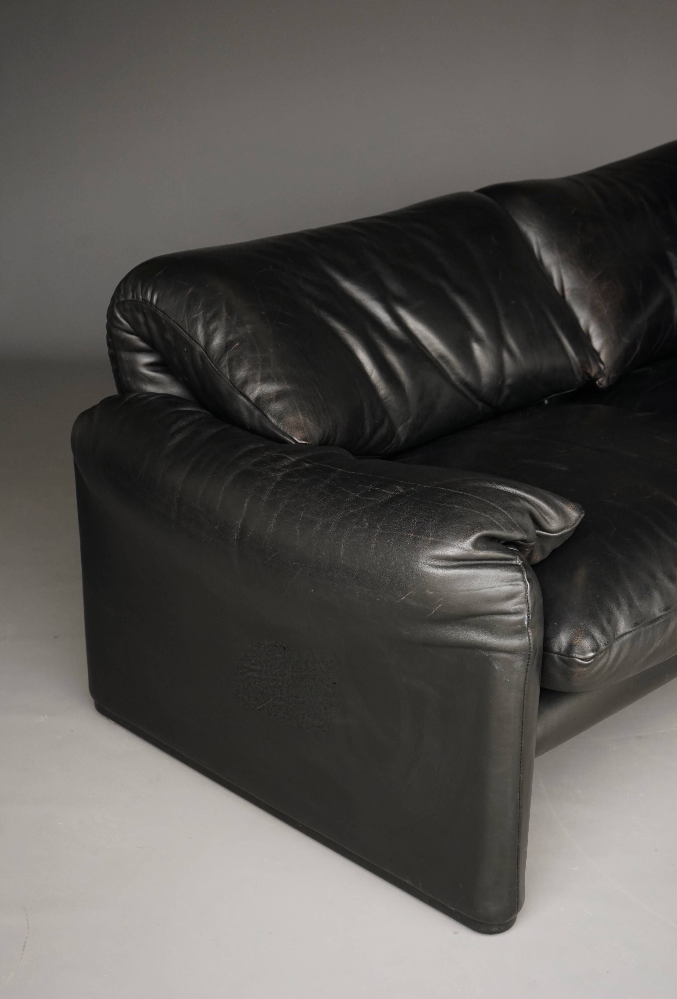 Two seater Maralunga Sofa in Black Leather for Cassina. 1970s