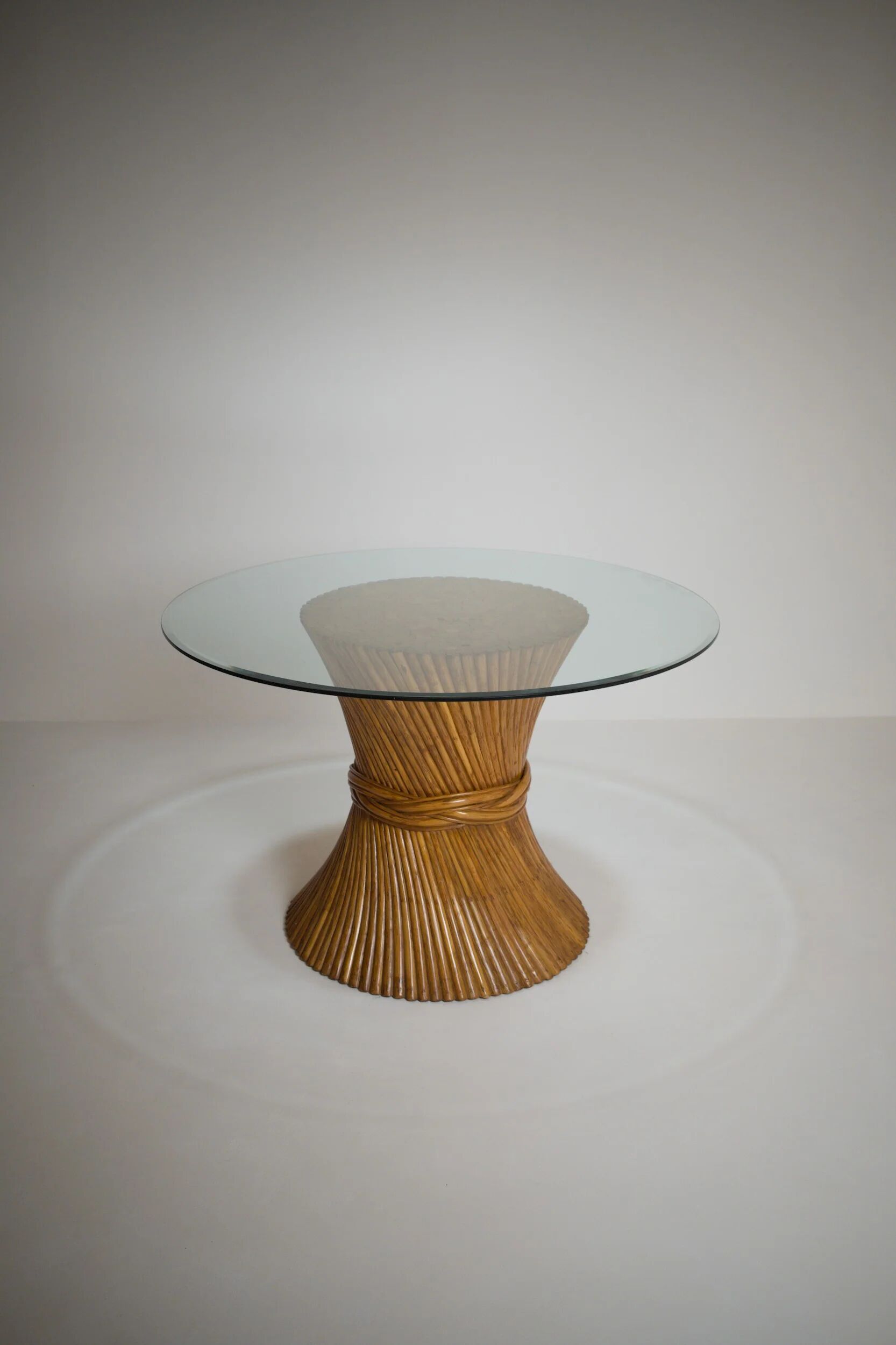 Ensemble table et 4 chaises vintage en rotin esprit Riviera