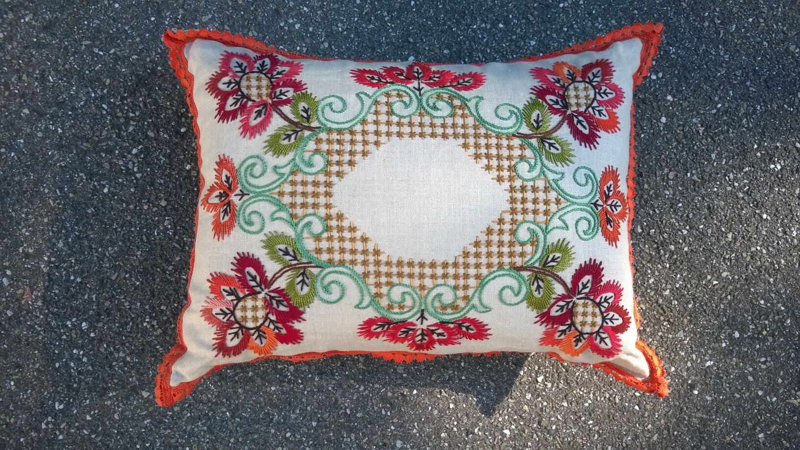 Rectangular cushion embroidery, dating back to the 50s